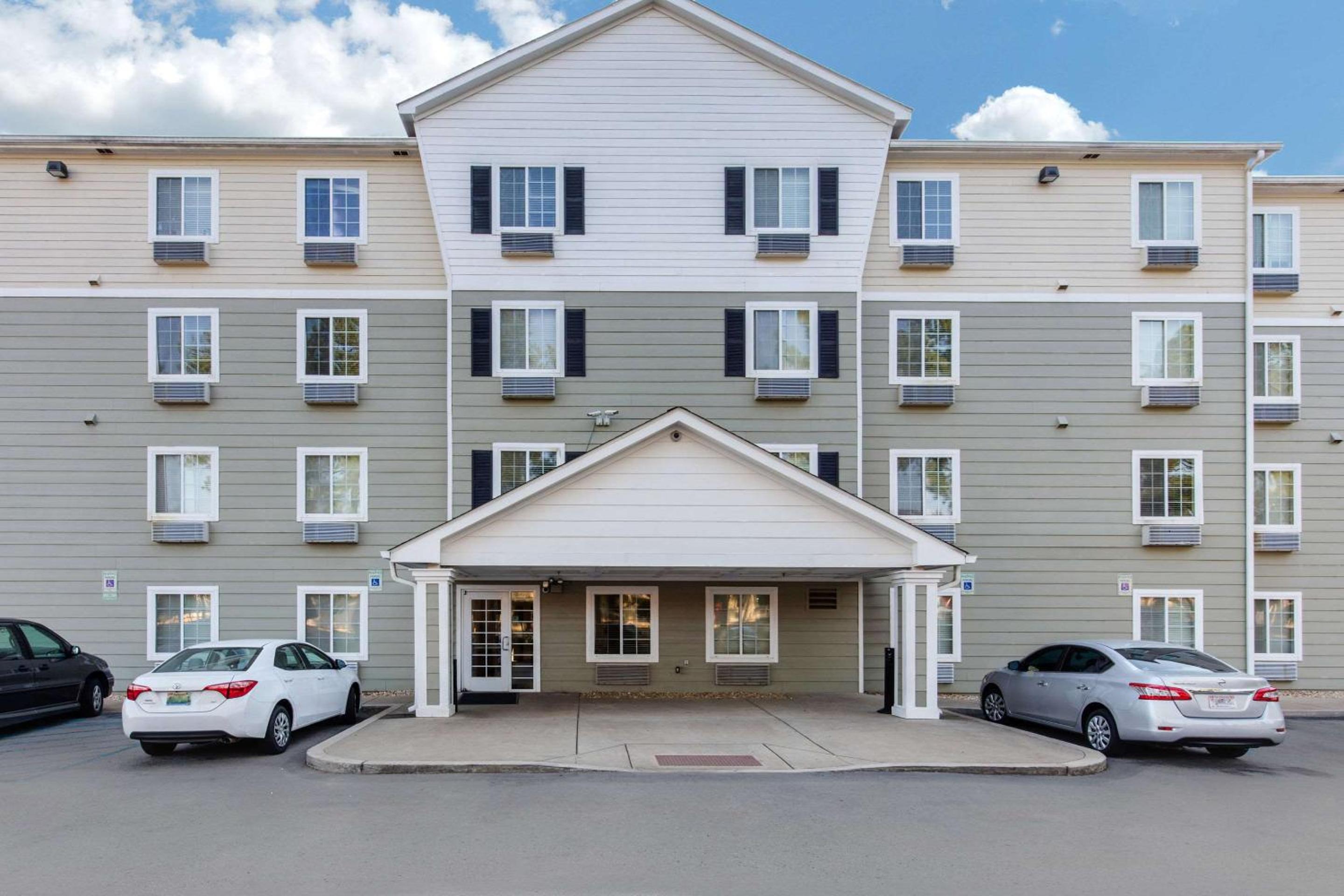 Hotel Suburban Studios Huntsville University Area - Image 1