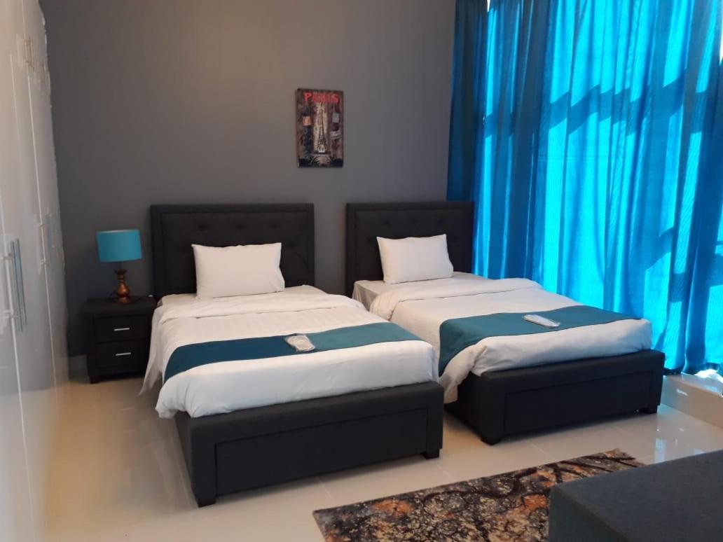 Golden Stay Vacation Homes continental tower marina