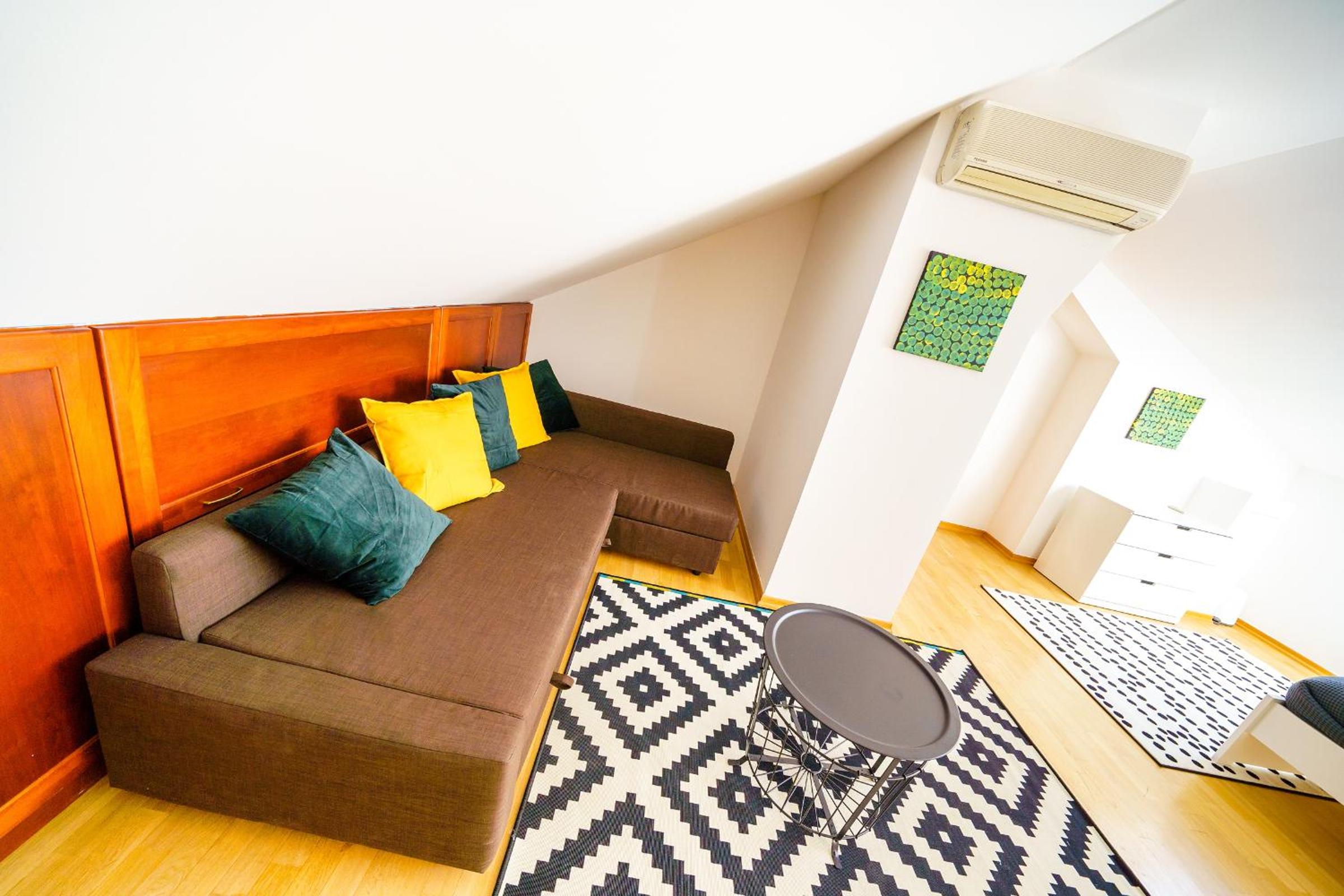 HOME ALONE 5BR+3BATH Penthouse in center of Prague