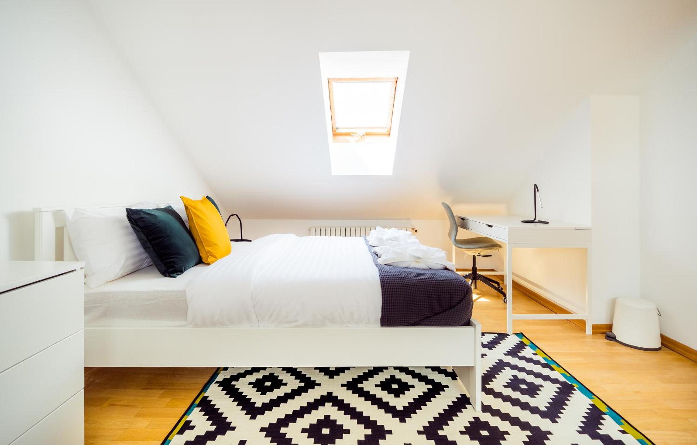 HOME ALONE 5BR+3BATH Penthouse in center of Prague