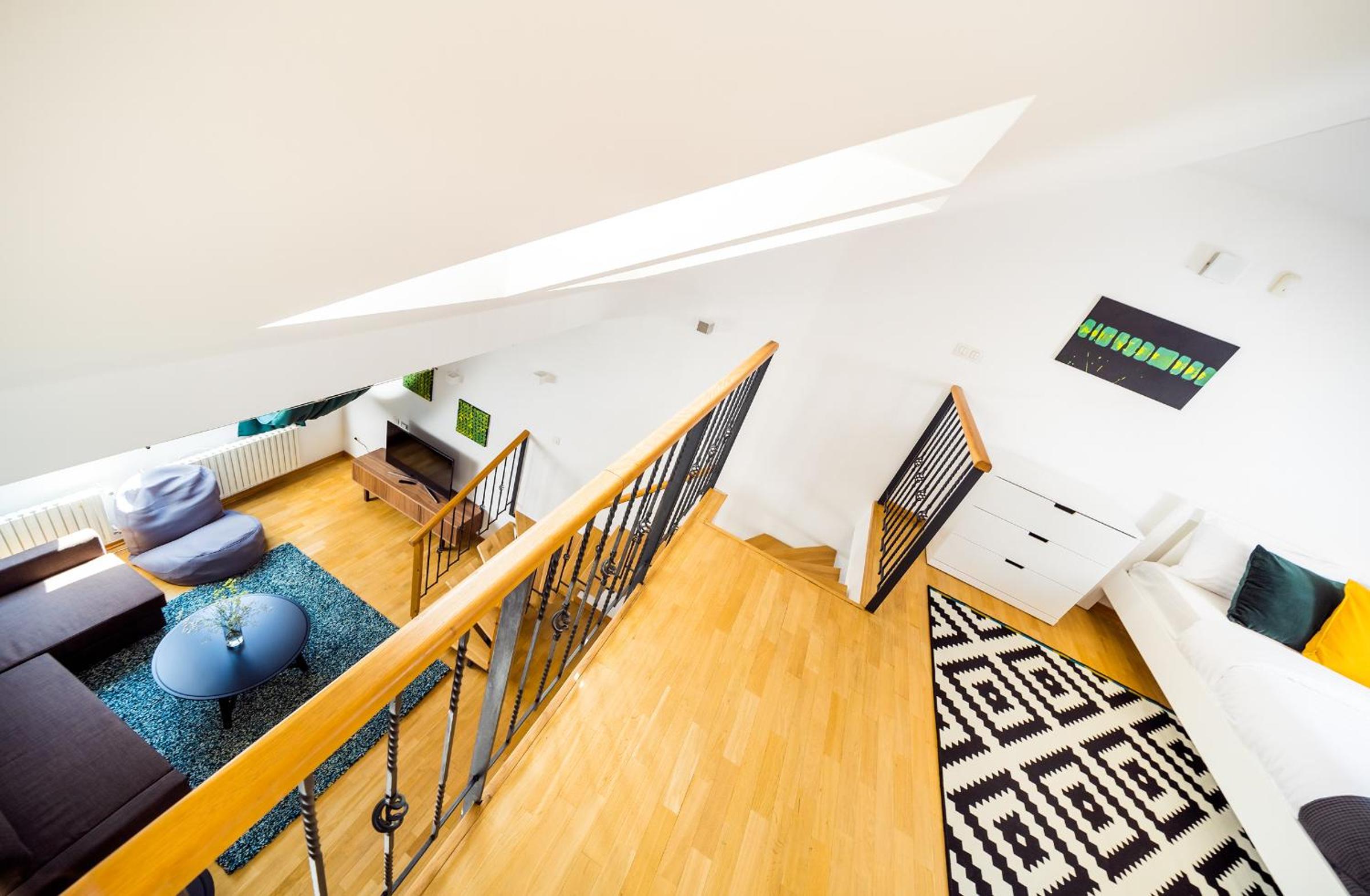 HOME ALONE 5BR+3BATH Penthouse in center of Prague
