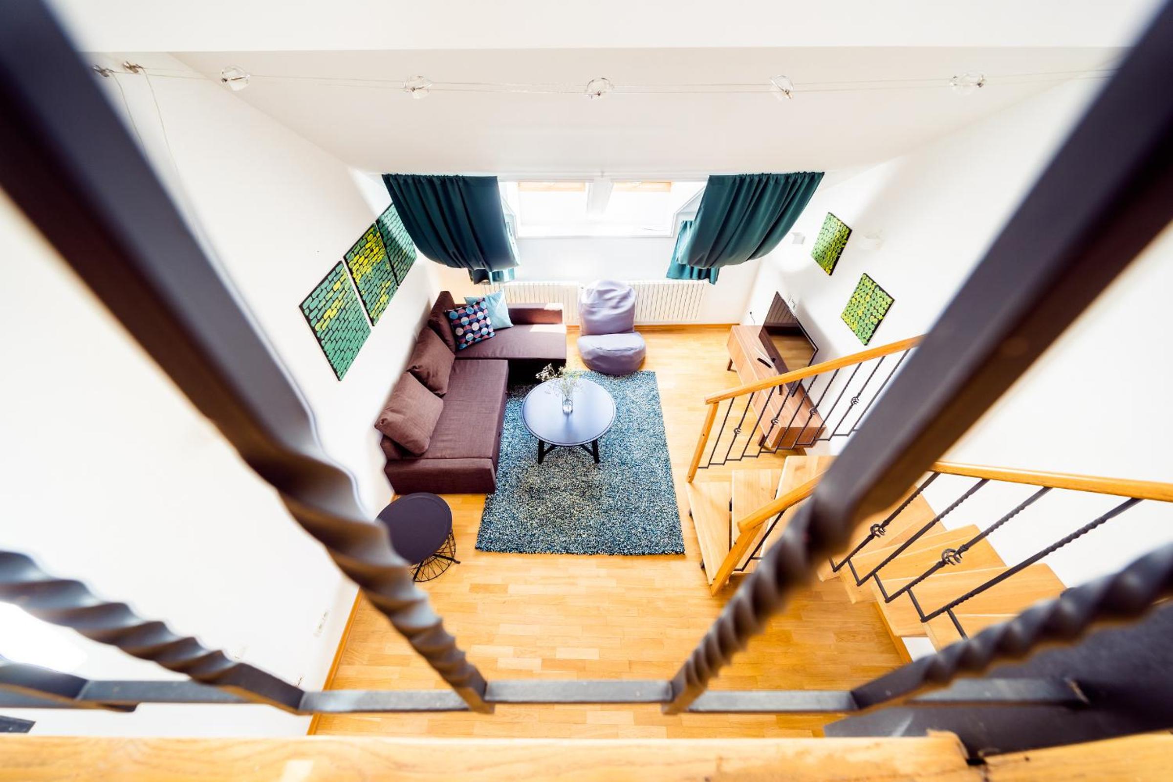 HOME ALONE 5BR+3BATH Penthouse in center of Prague