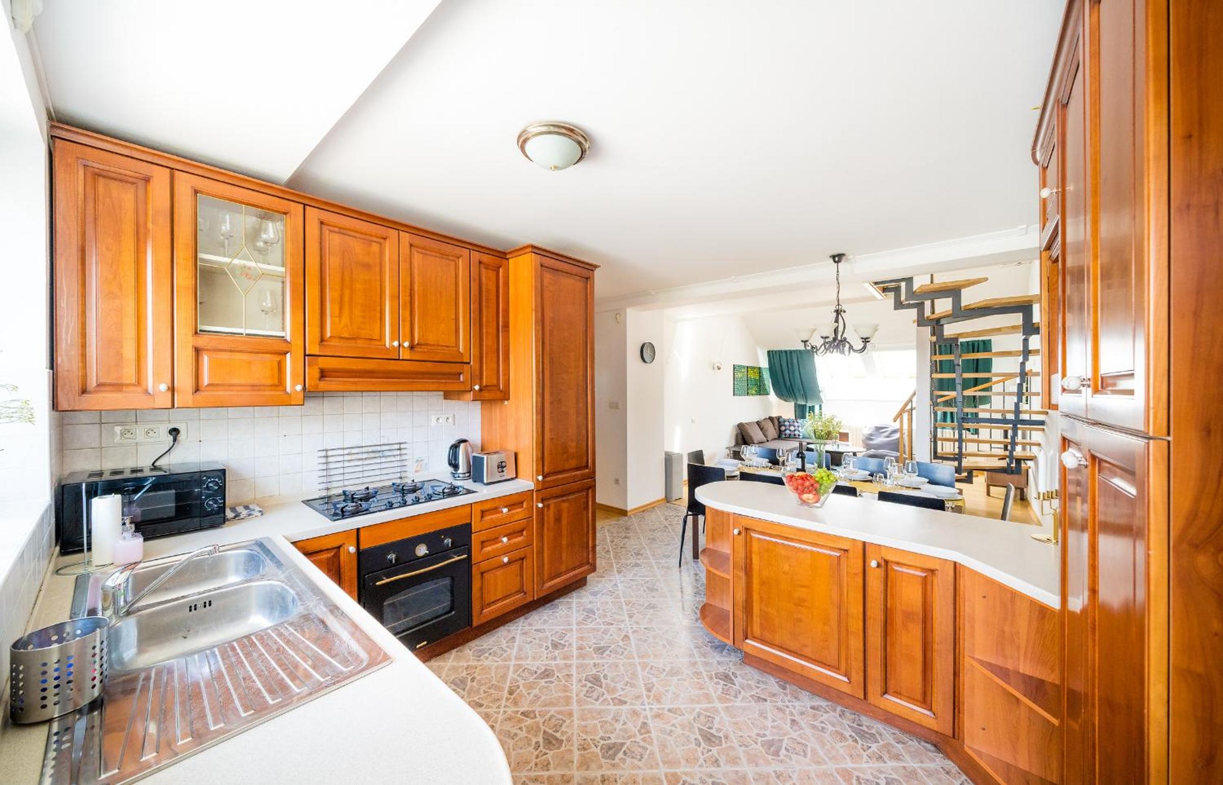 HOME ALONE 5BR+3BATH Penthouse in center of Prague