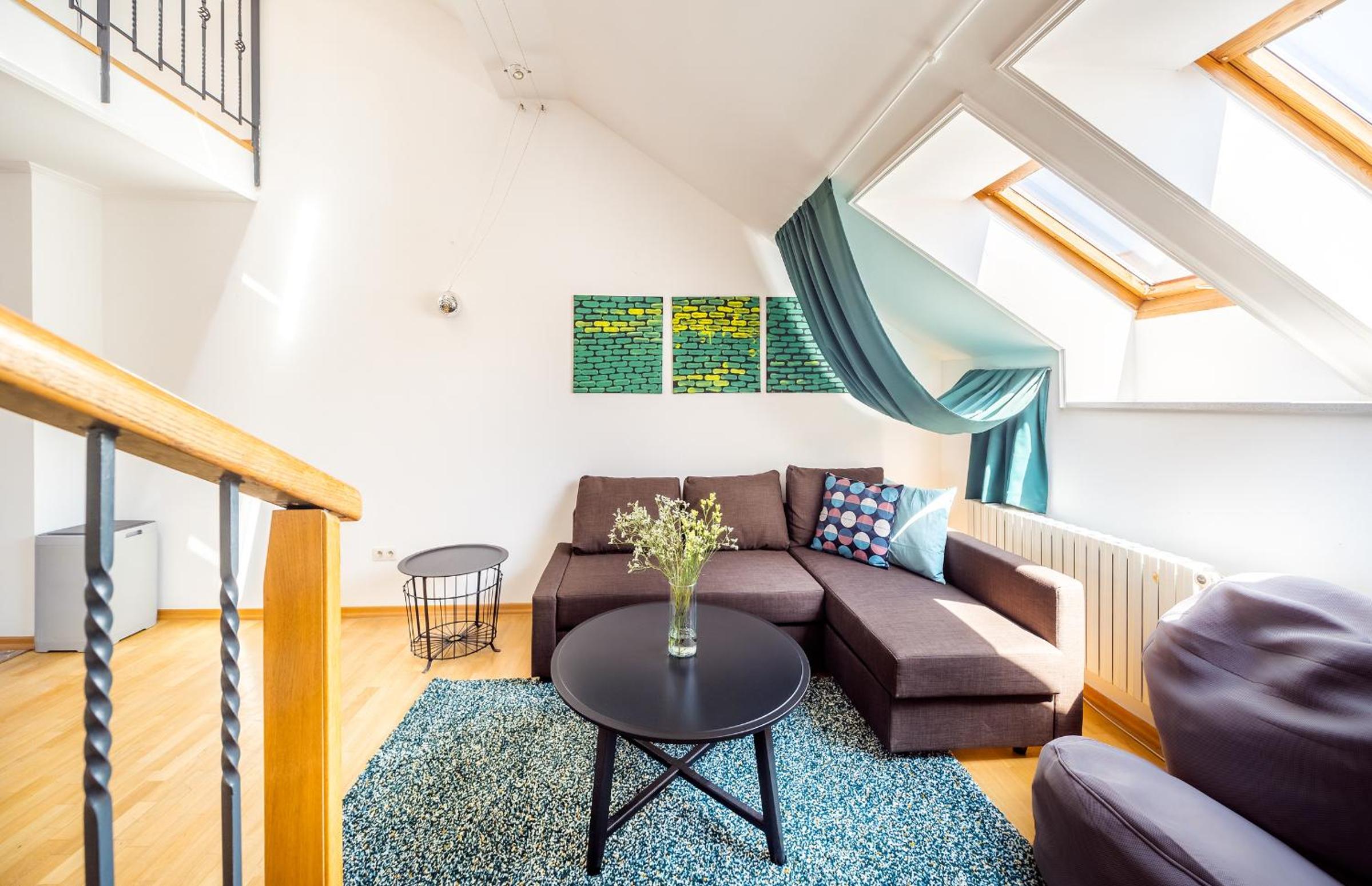 HOME ALONE 5BR+3BATH Penthouse in center of Prague