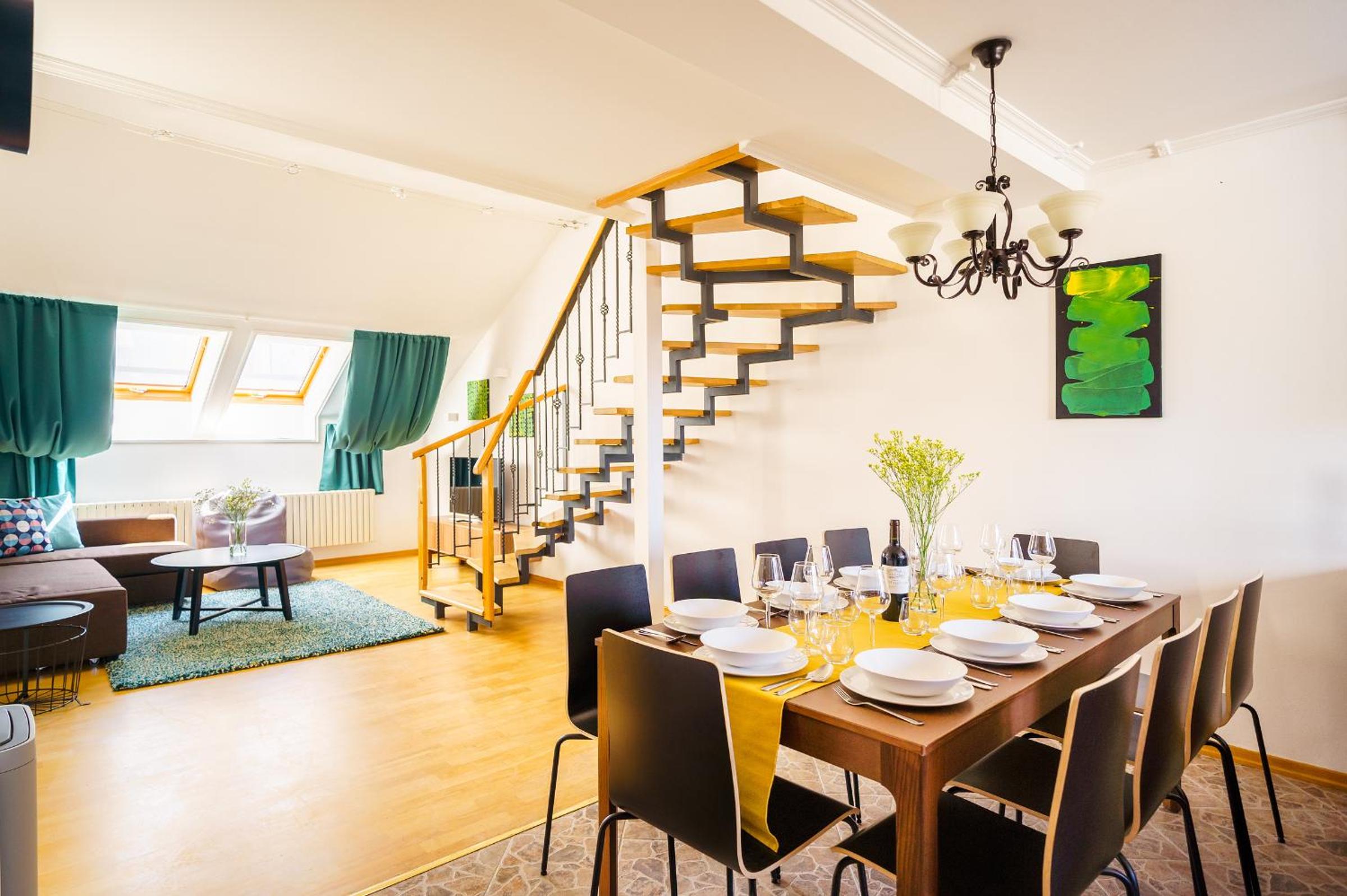 HOME ALONE 5BR+3BATH Penthouse in center of Prague
