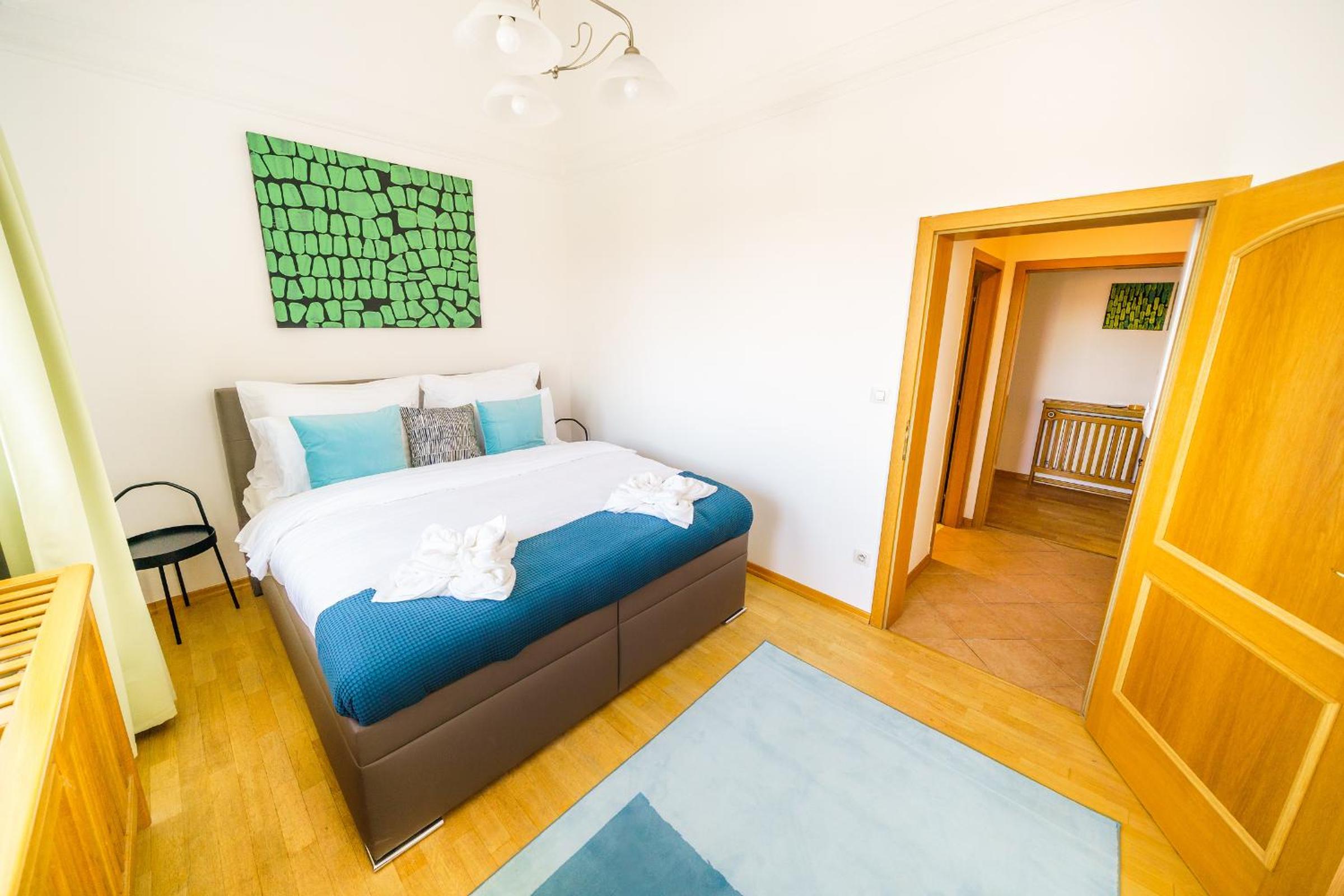 HOME ALONE 5BR+3BATH Penthouse in center of Prague
