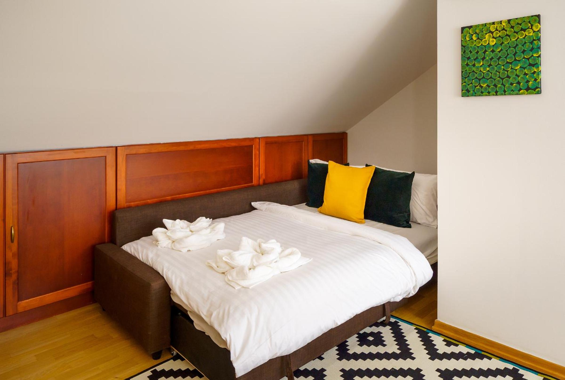 HOME ALONE 5BR+3BATH Penthouse in center of Prague