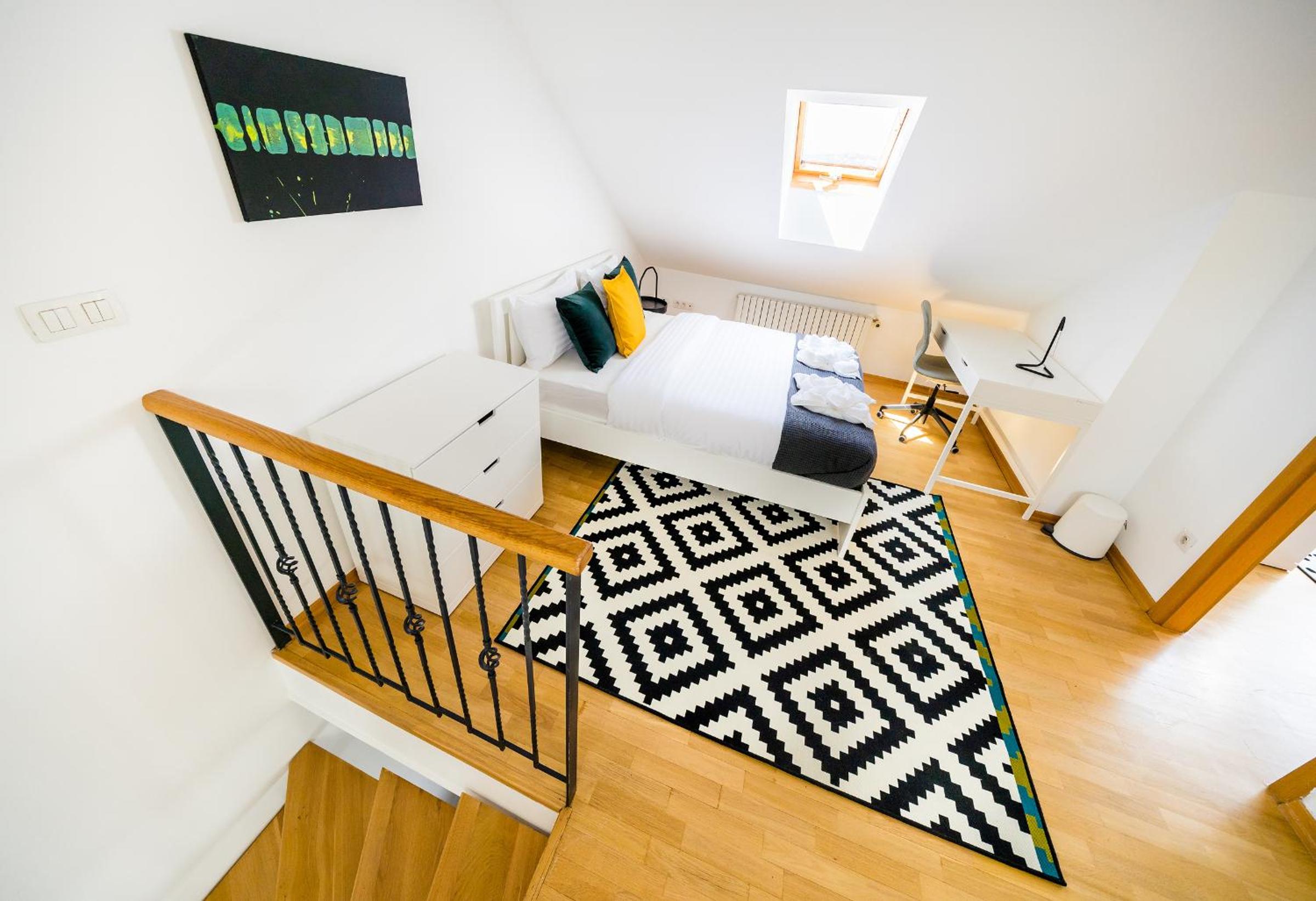 HOME ALONE 5BR+3BATH Penthouse in center of Prague