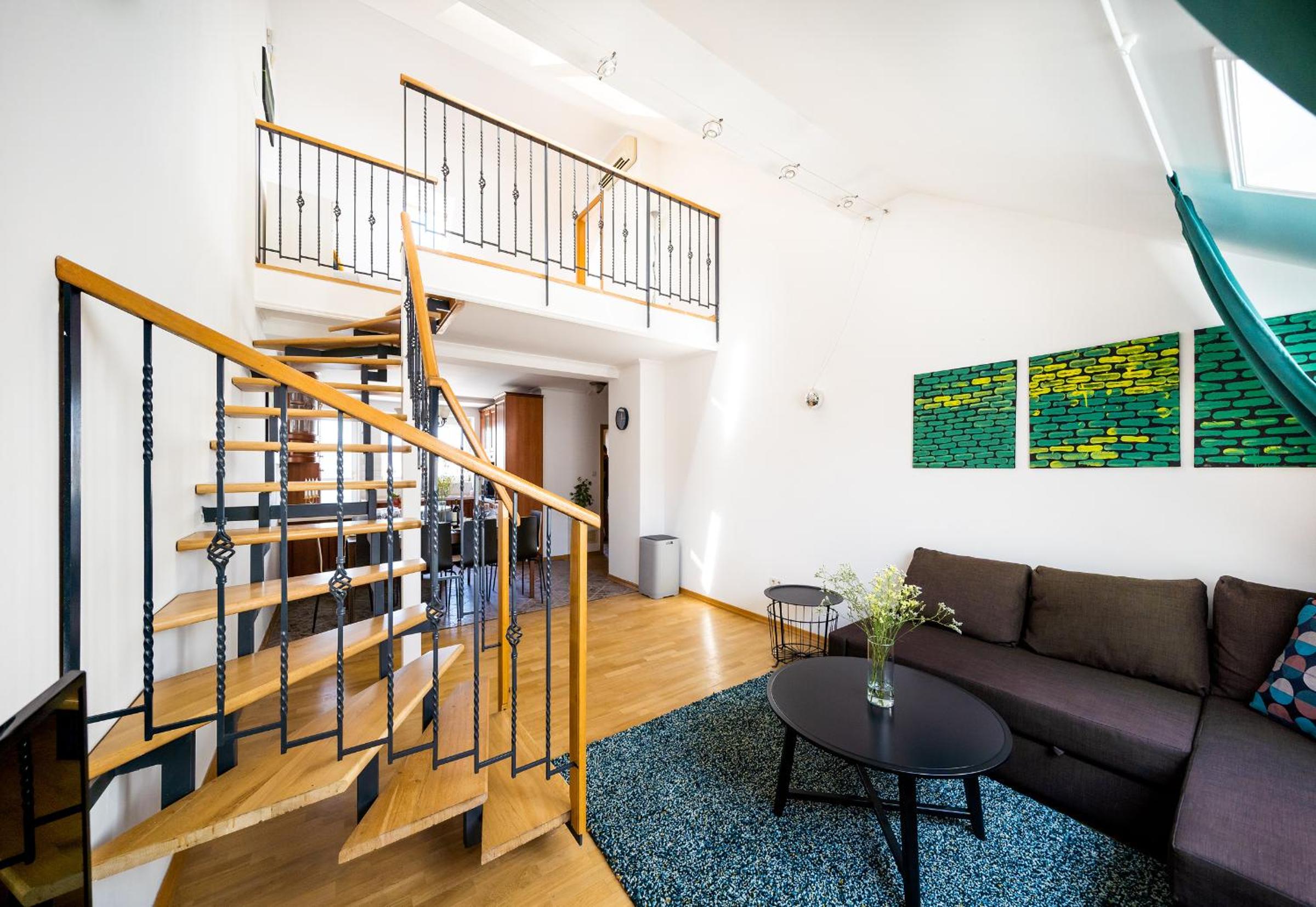 HOME ALONE 5BR+3BATH Penthouse in center of Prague