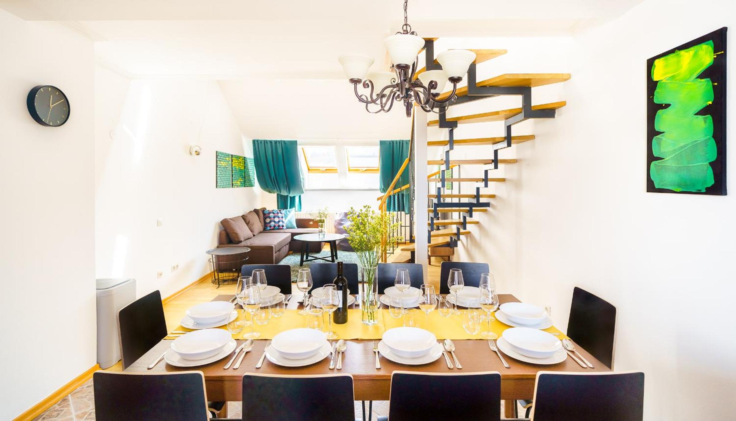 HOME ALONE 5BR+3BATH Penthouse in center of Prague