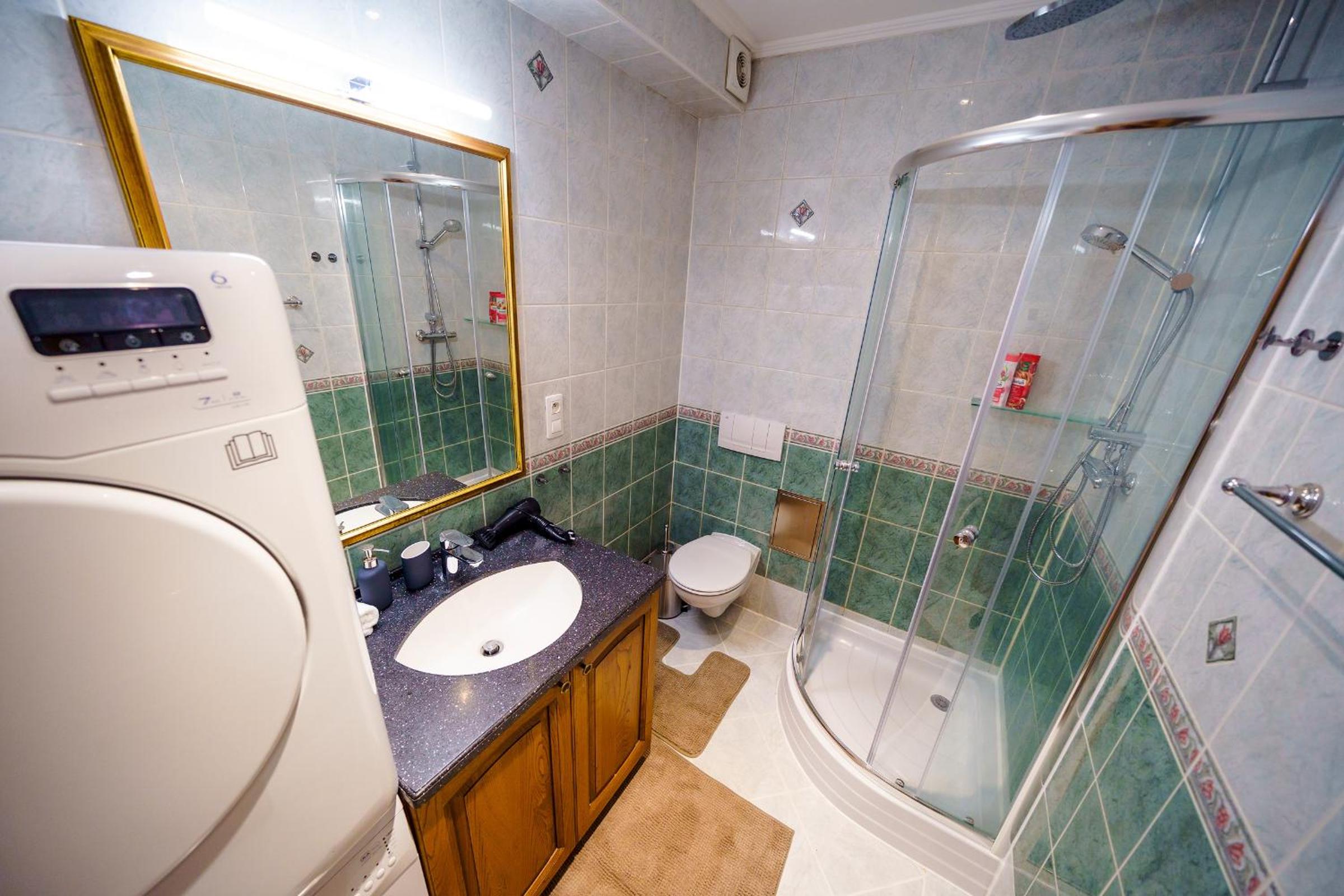 HOME ALONE 5BR+3BATH Penthouse in center of Prague