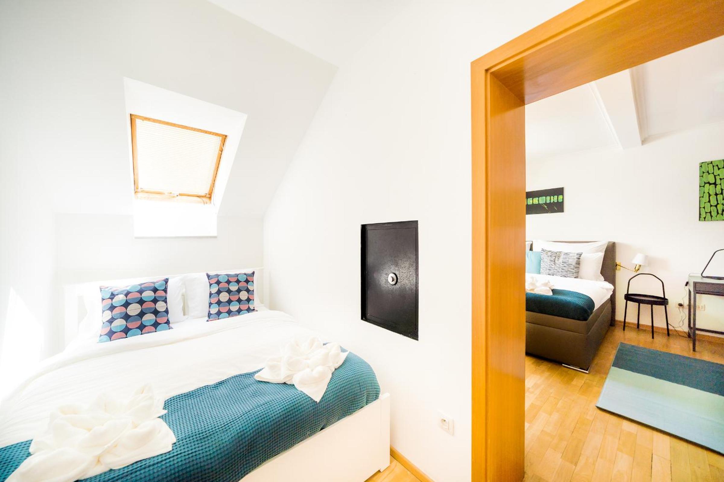 HOME ALONE 5BR+3BATH Penthouse in center of Prague