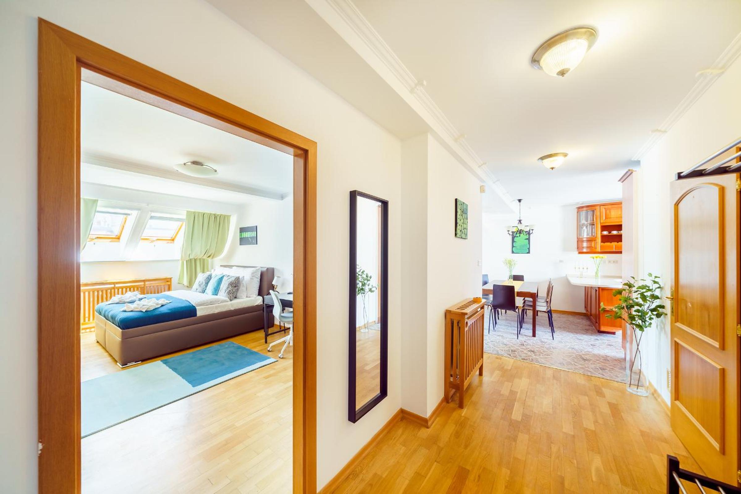 HOME ALONE 5BR+3BATH Penthouse in center of Prague
