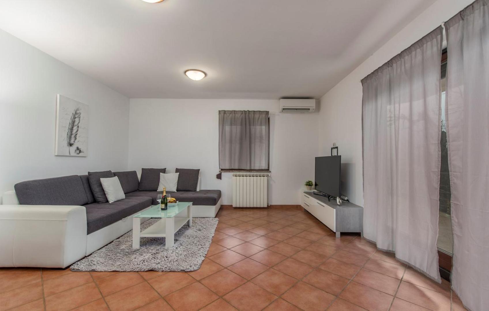 Apartment Narcisa with Terrace view 5