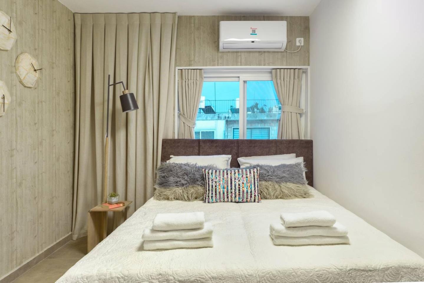 Authentic One bedroom apartment in city center view 4