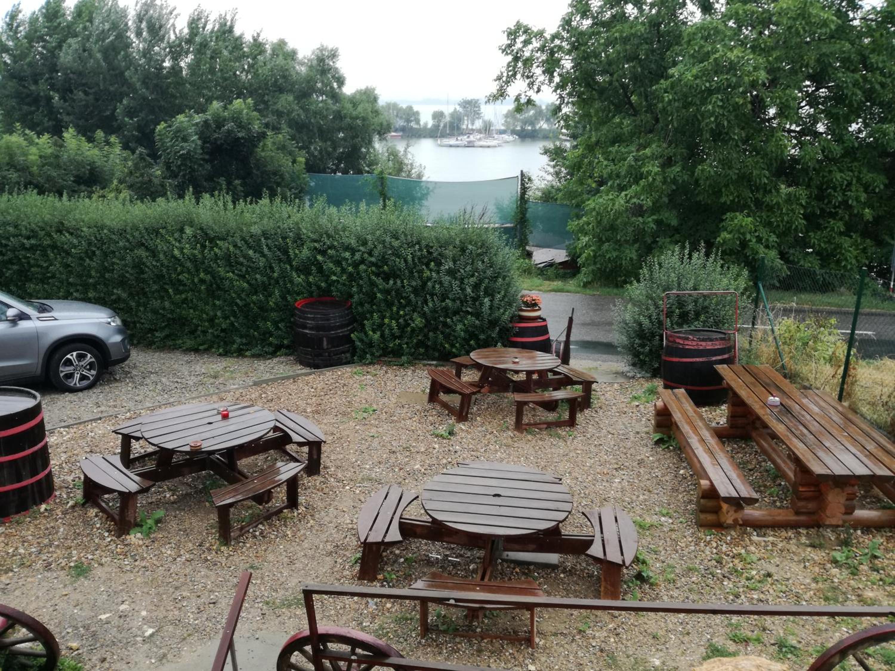 Penzion Nad jezerem