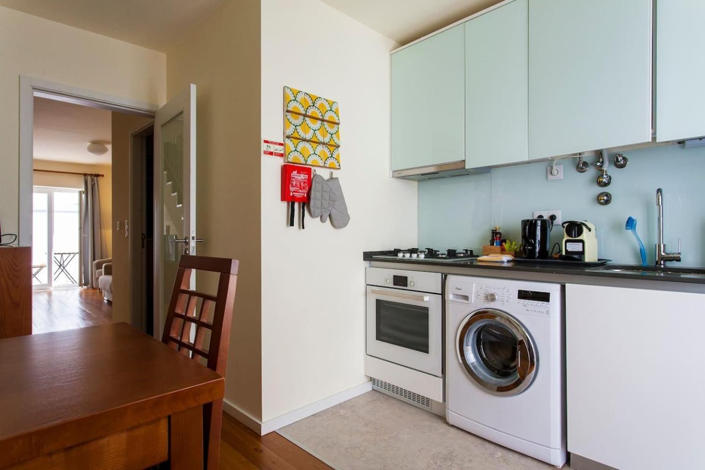 Exquisit Flat Right view 3