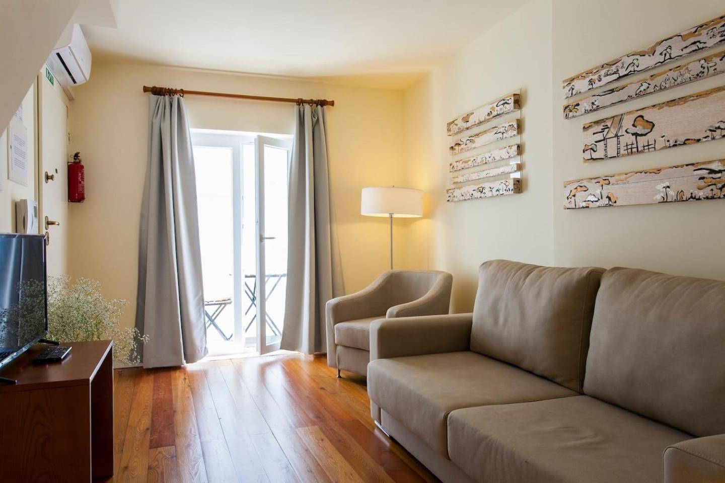 Exquisit Flat Right view 5