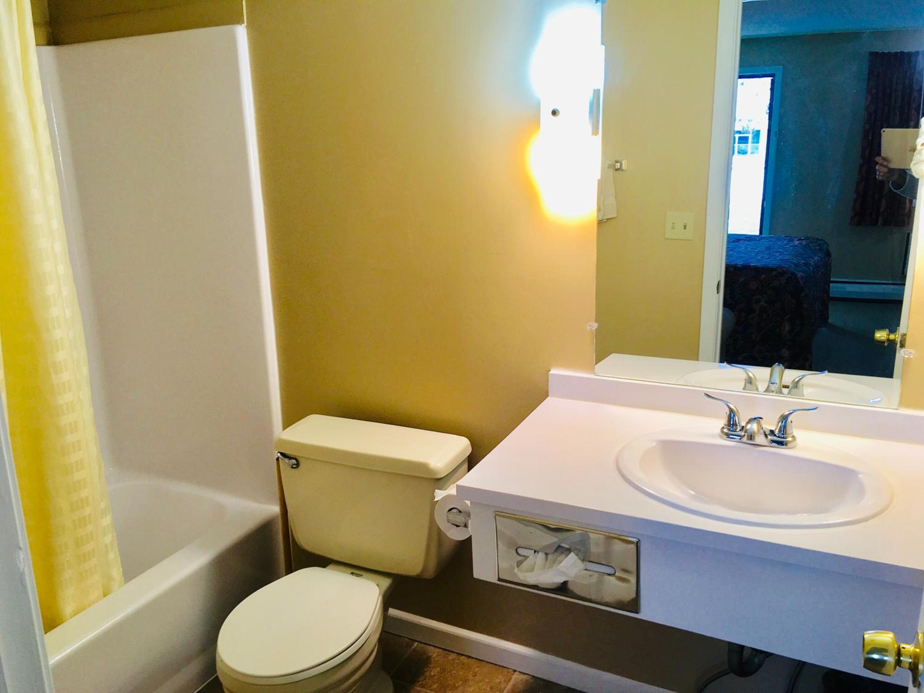 Granada Inn Motel - Kalkaska - Property Image 32