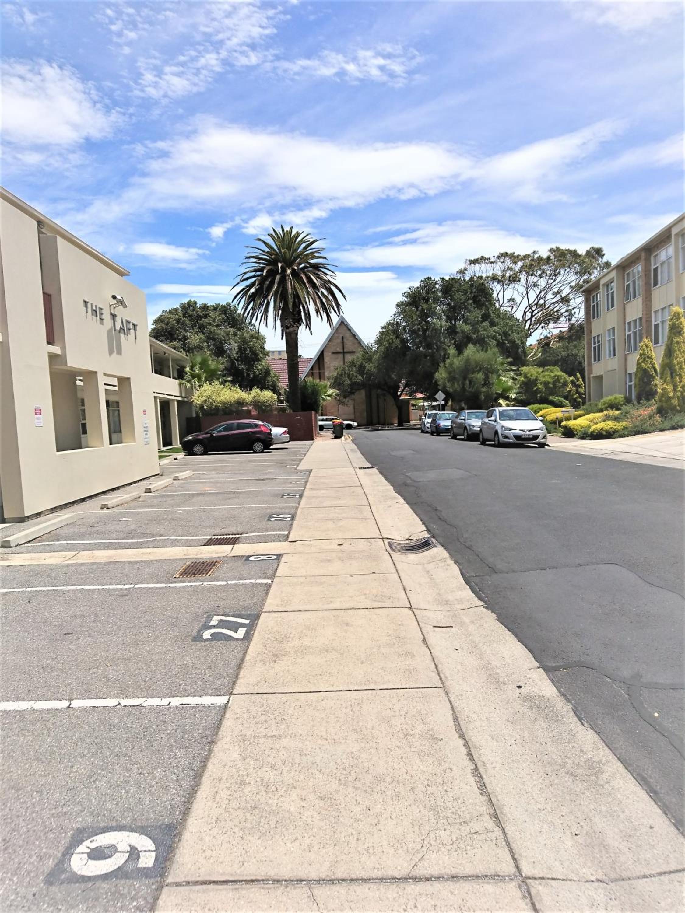 Hi 5 Glenelg Studio Apartment