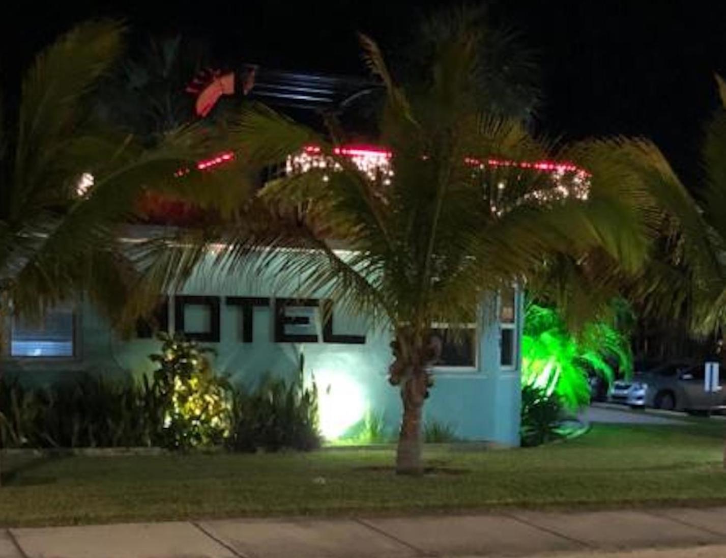 Hotel White Horse Motel - Image 1