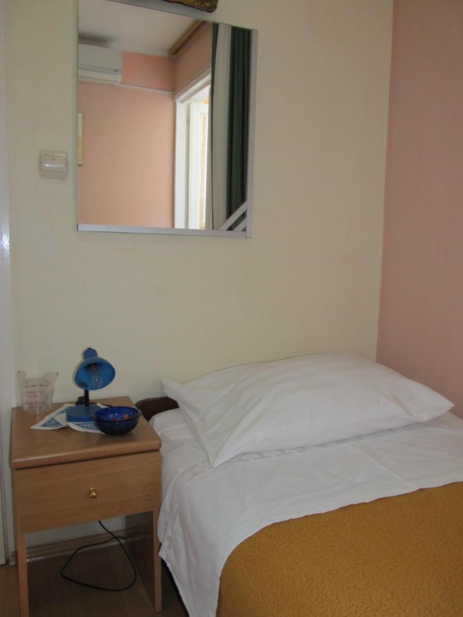 Sinistaj Rooms