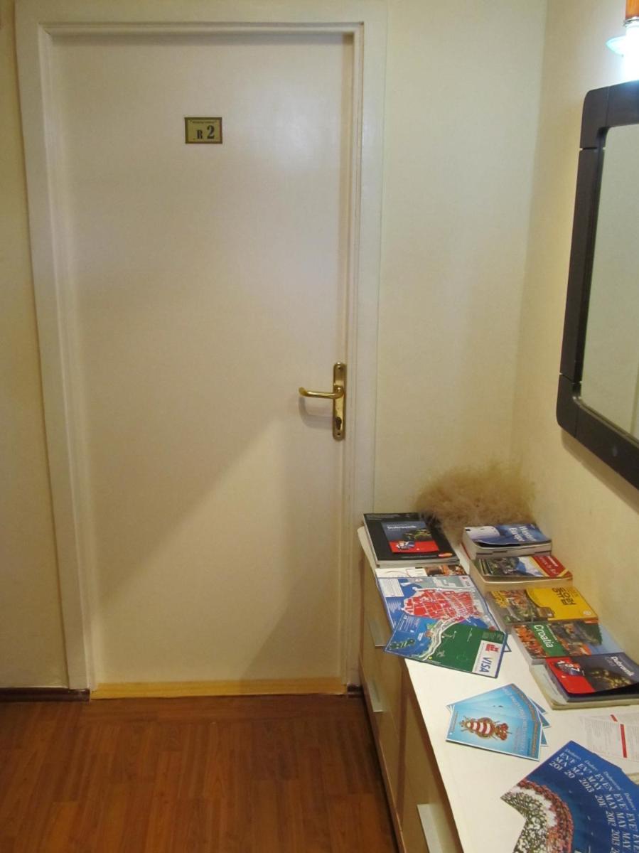 Sinistaj Rooms
