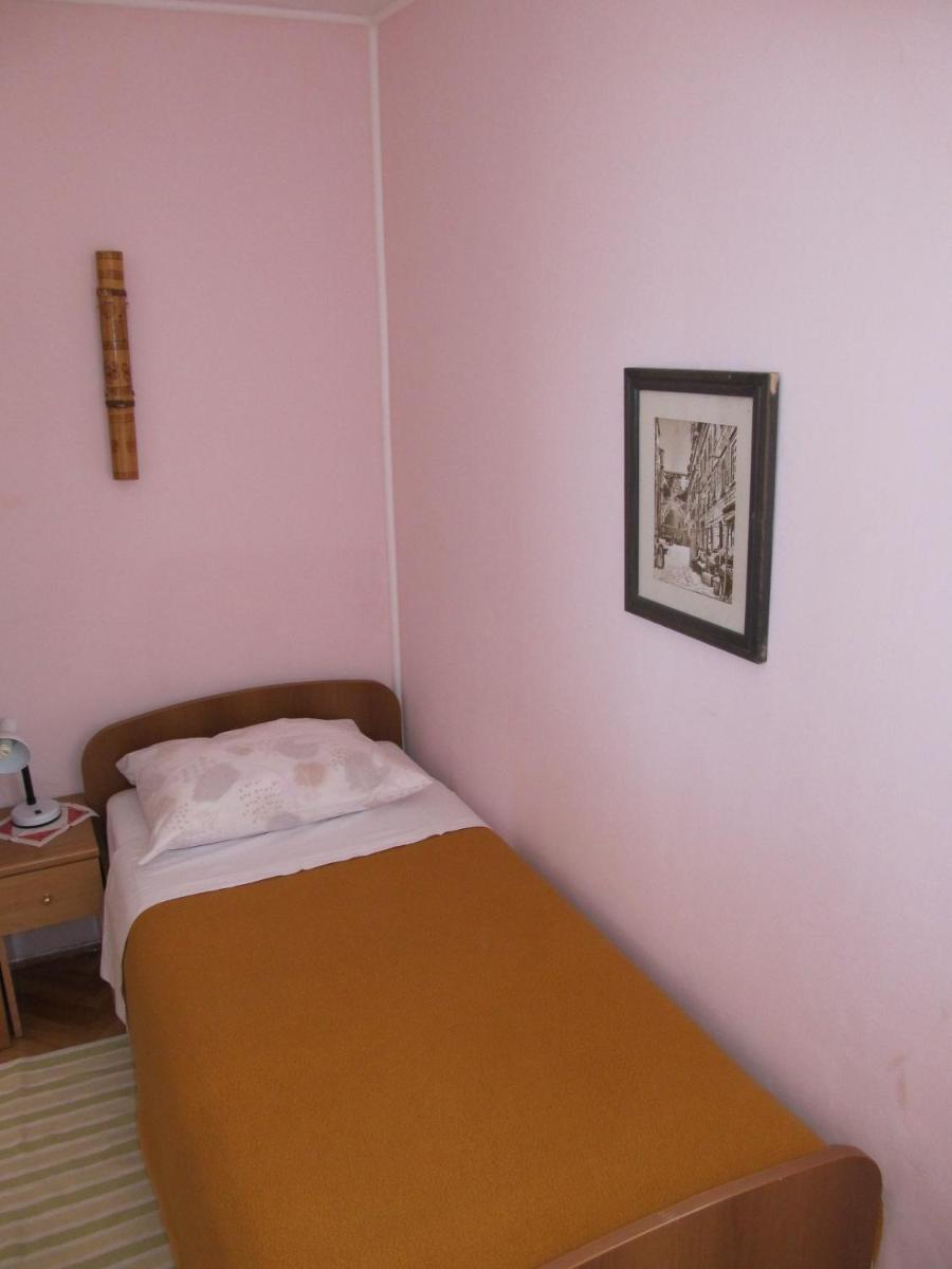 Sinistaj Rooms