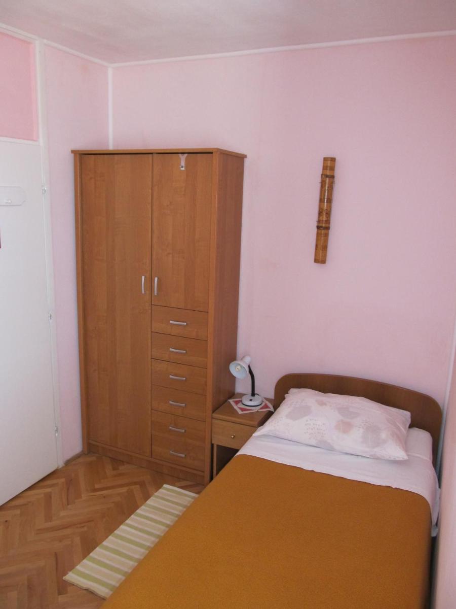 Sinistaj Rooms
