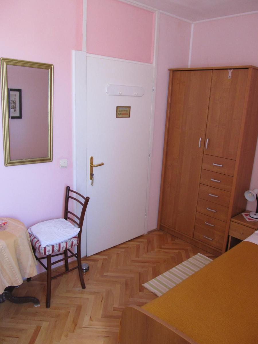 Sinistaj Rooms
