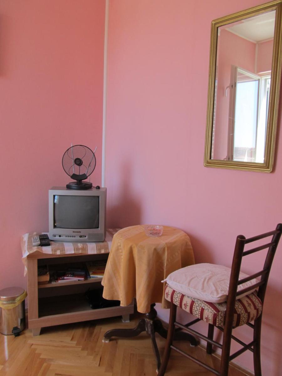 Sinistaj Rooms