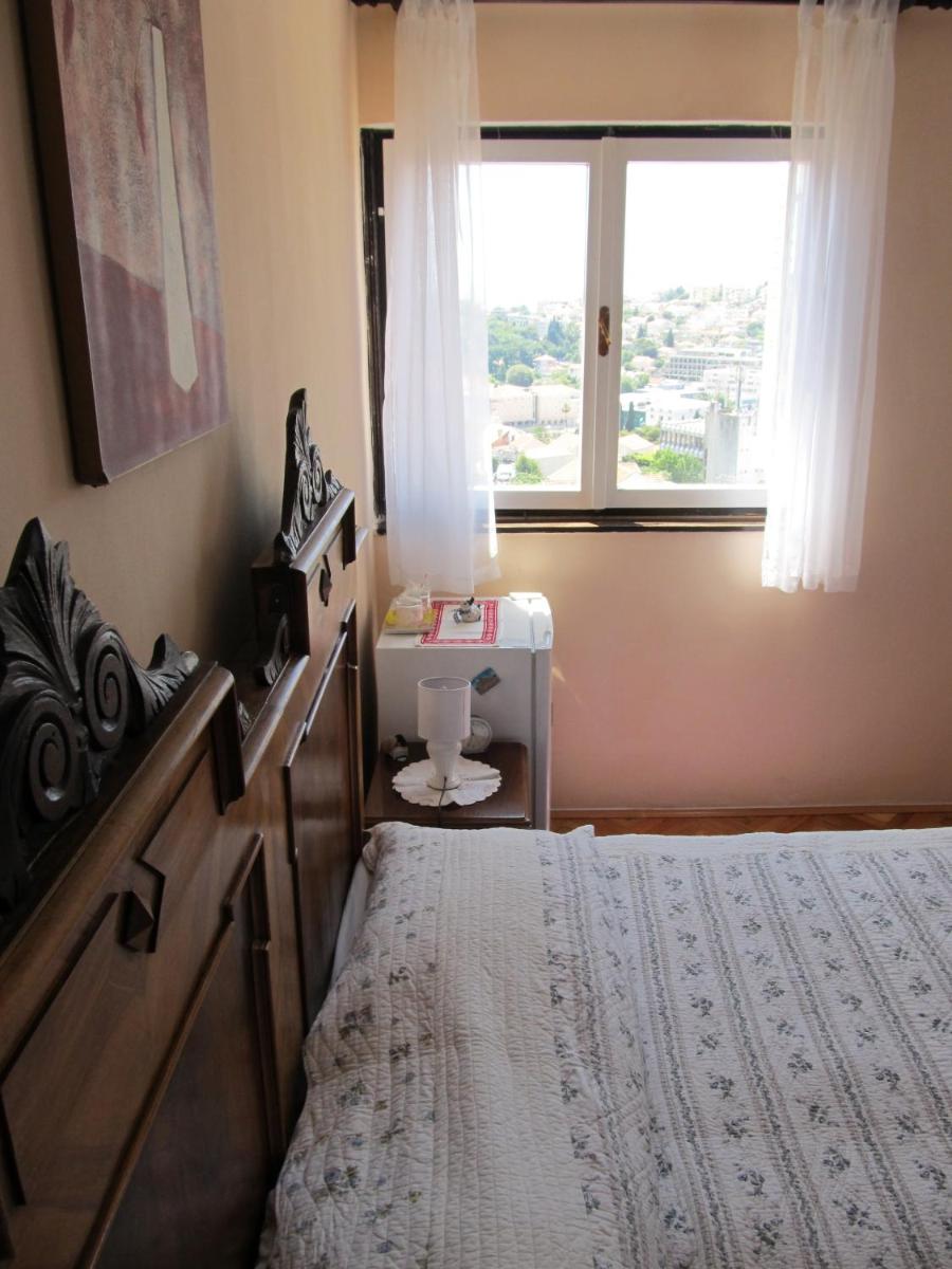 Sinistaj Rooms