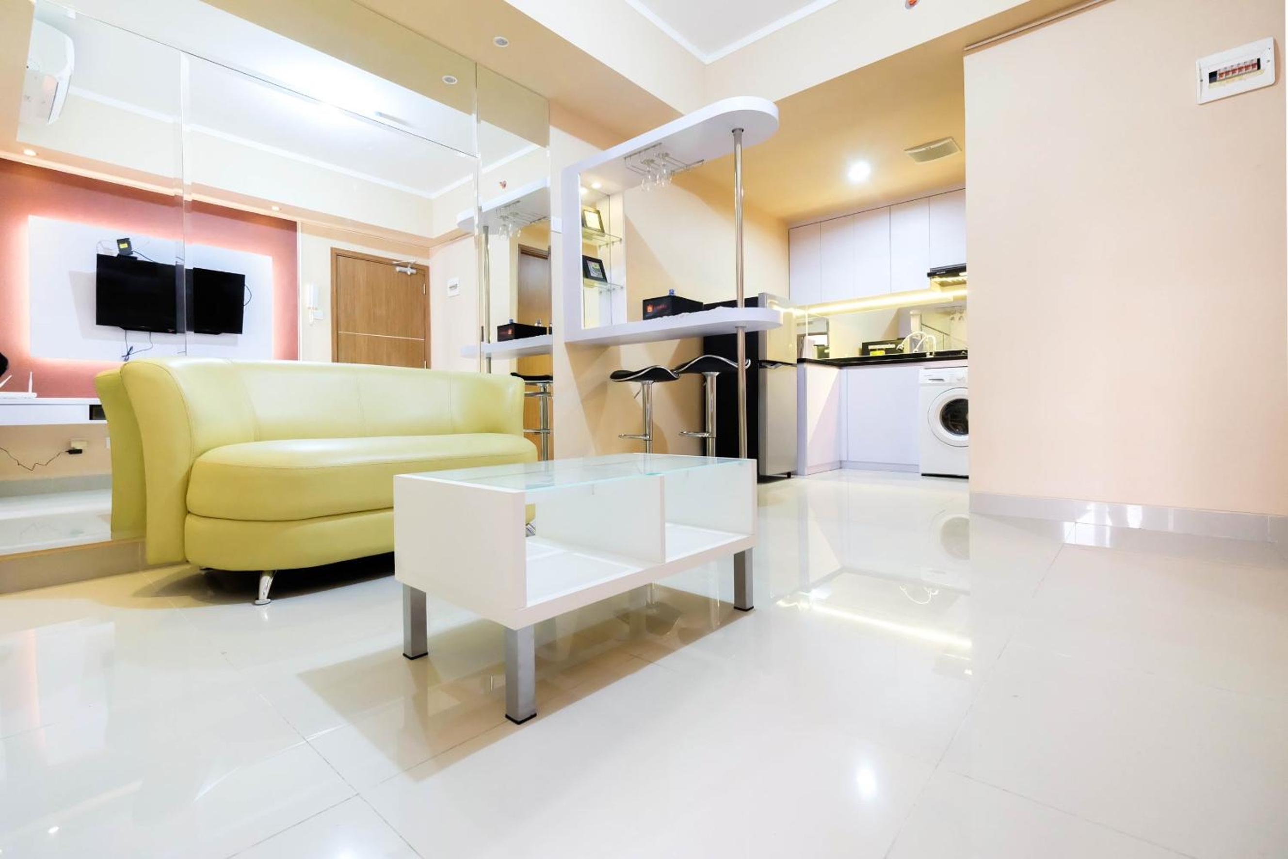 Bright and Stylish 1BR The Oasis Apartment Cikarang By Travelio, Cikarang - 11
