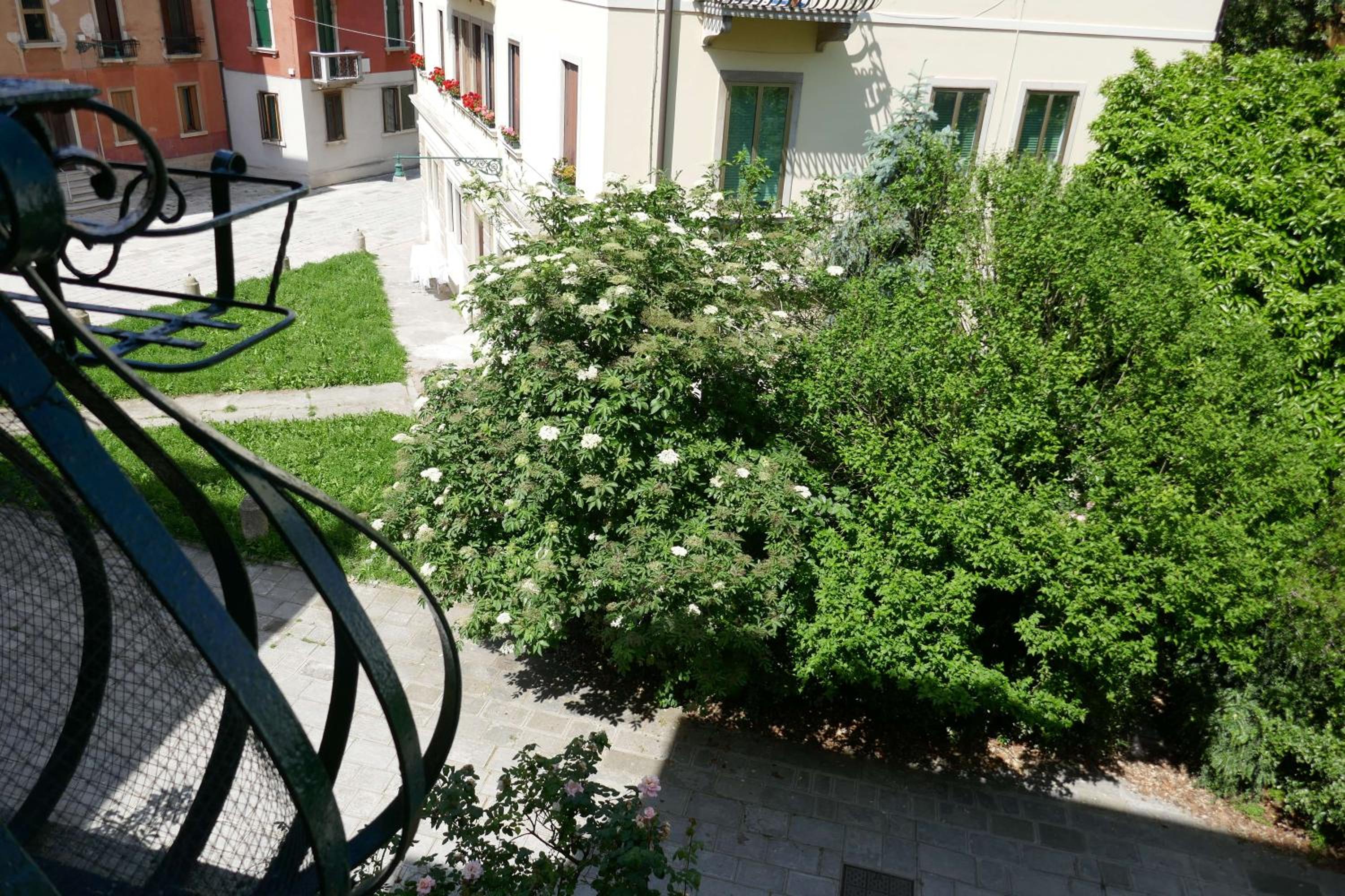 Ca' Giulia - Biennale - free wifi fiber