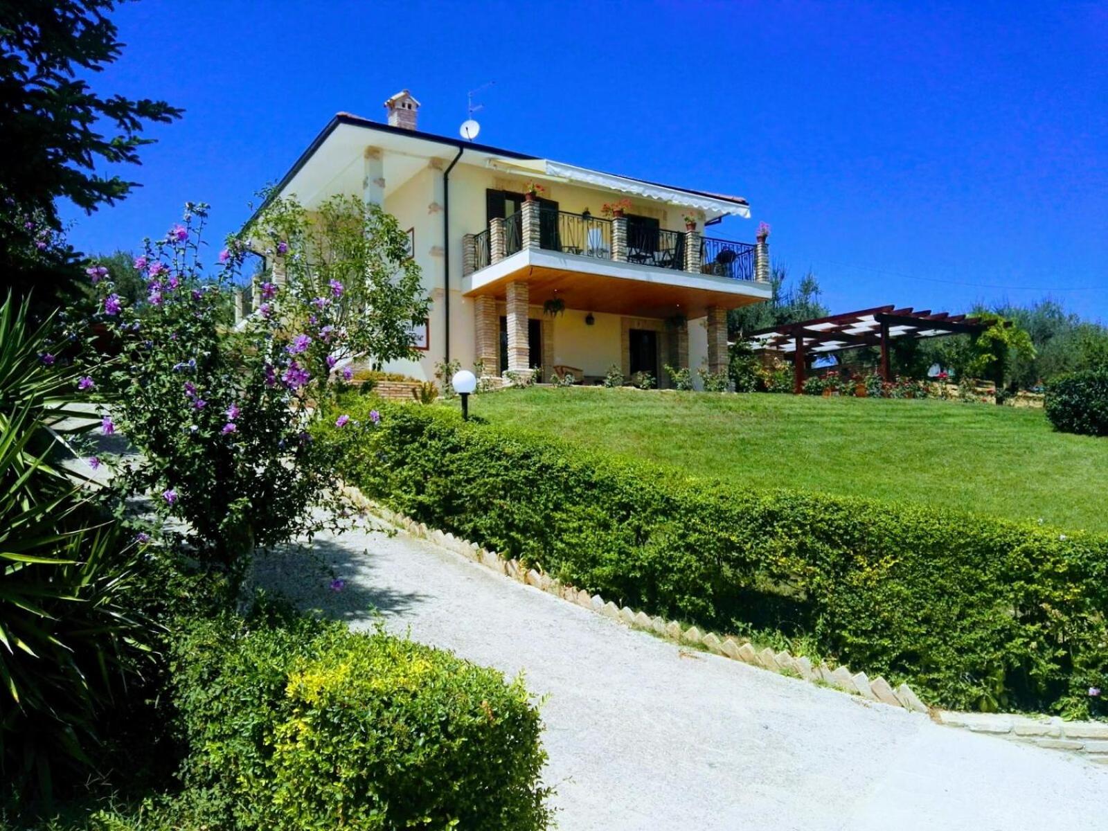 Tre Laghi Countryhouse Luminous with pool and aircon photo 4