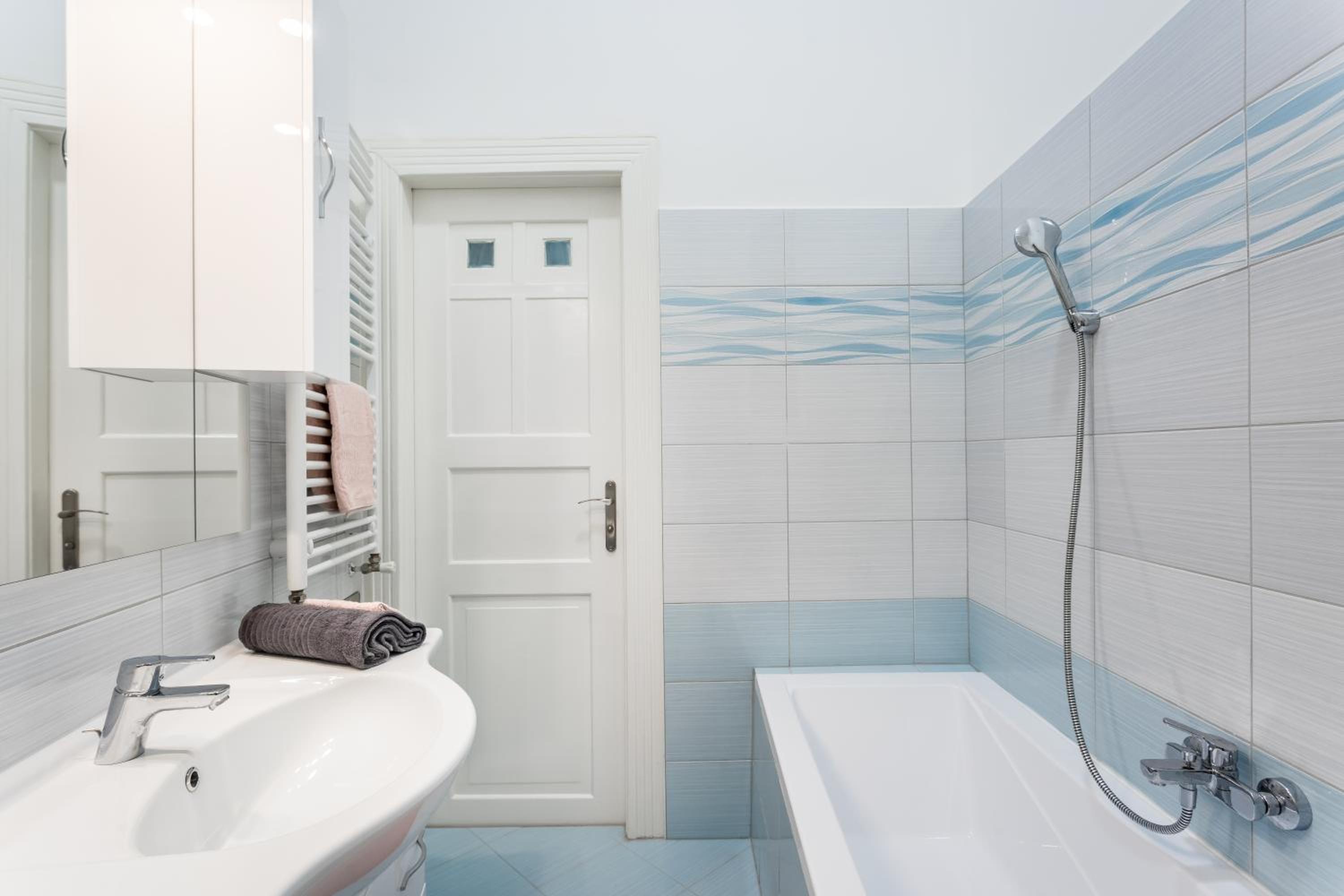 BpR Turquoise Simplicity Apartment