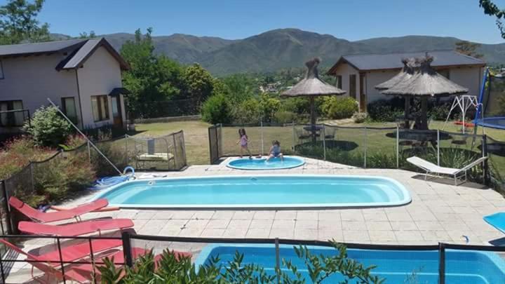 Altos del Pucara Piscina Climatizada vista a las sierras juegos Huerta Orgánica