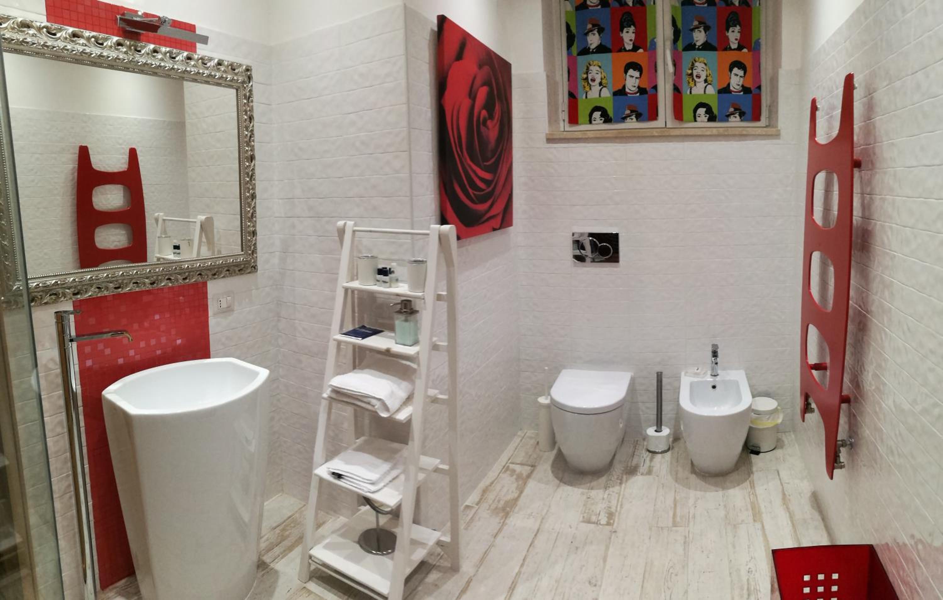 Two Chic Guesthouse