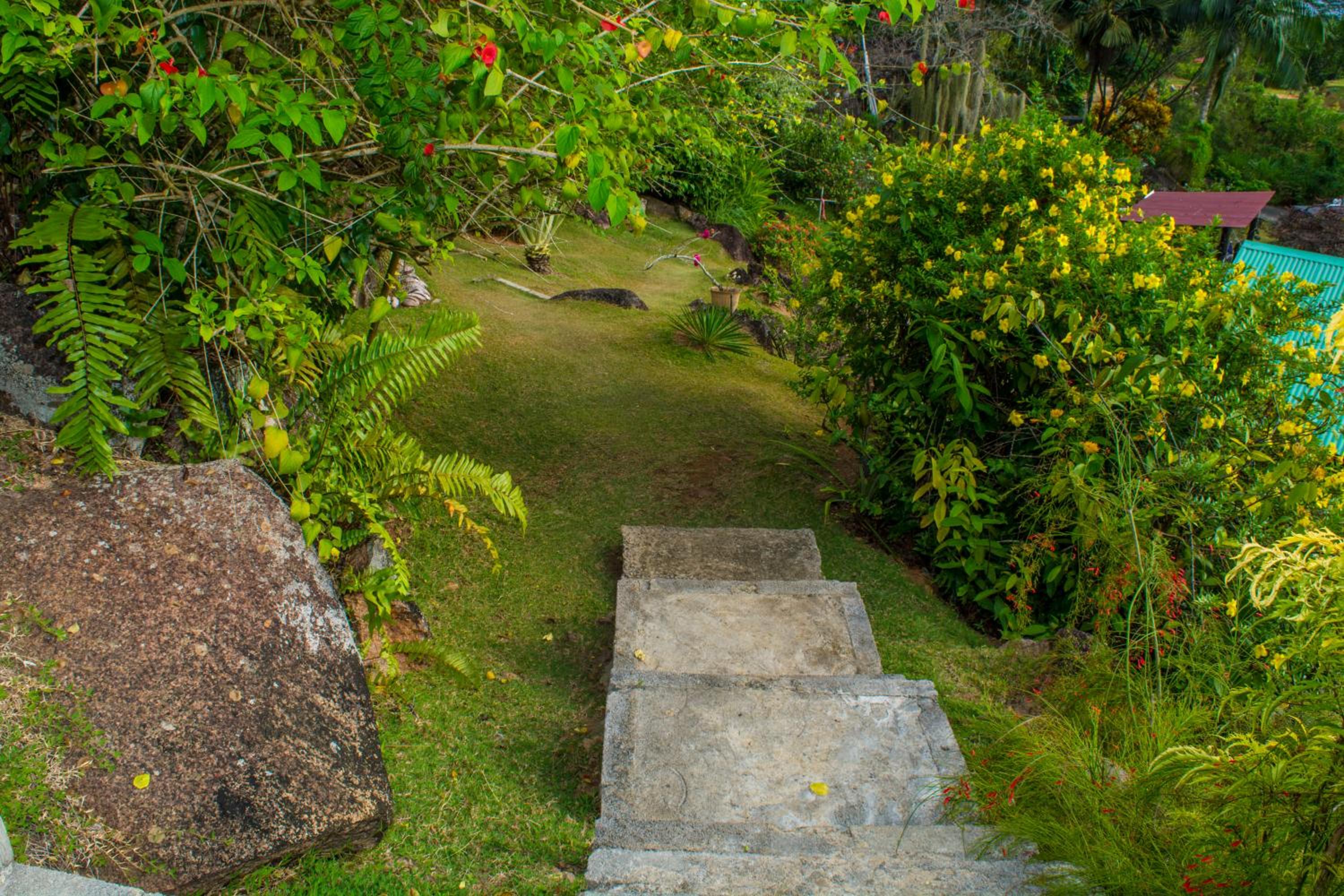 Les Elles Guesthouse Self Catering