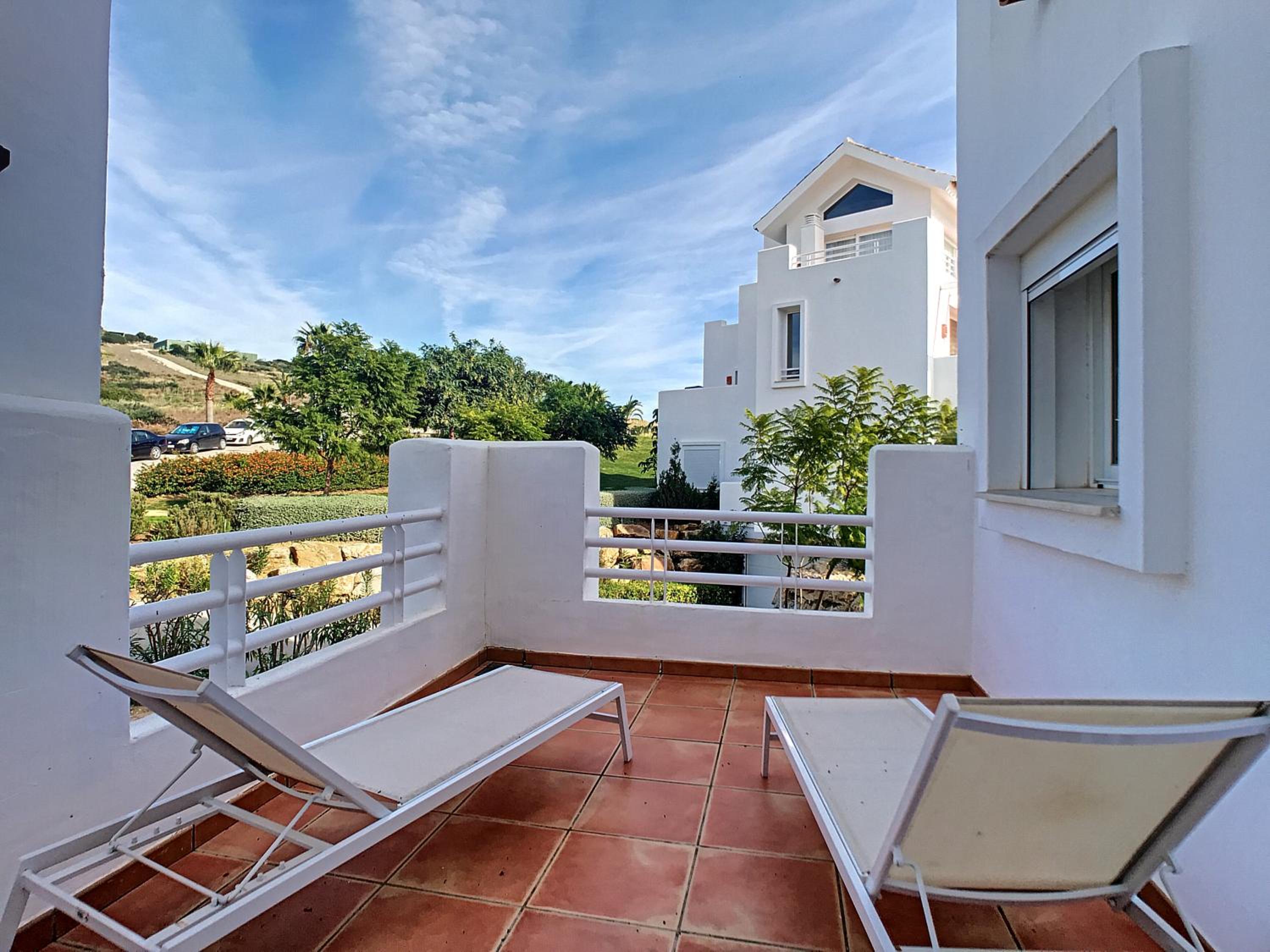 Alcazaba Lagoon en Estepona — balance & terrace