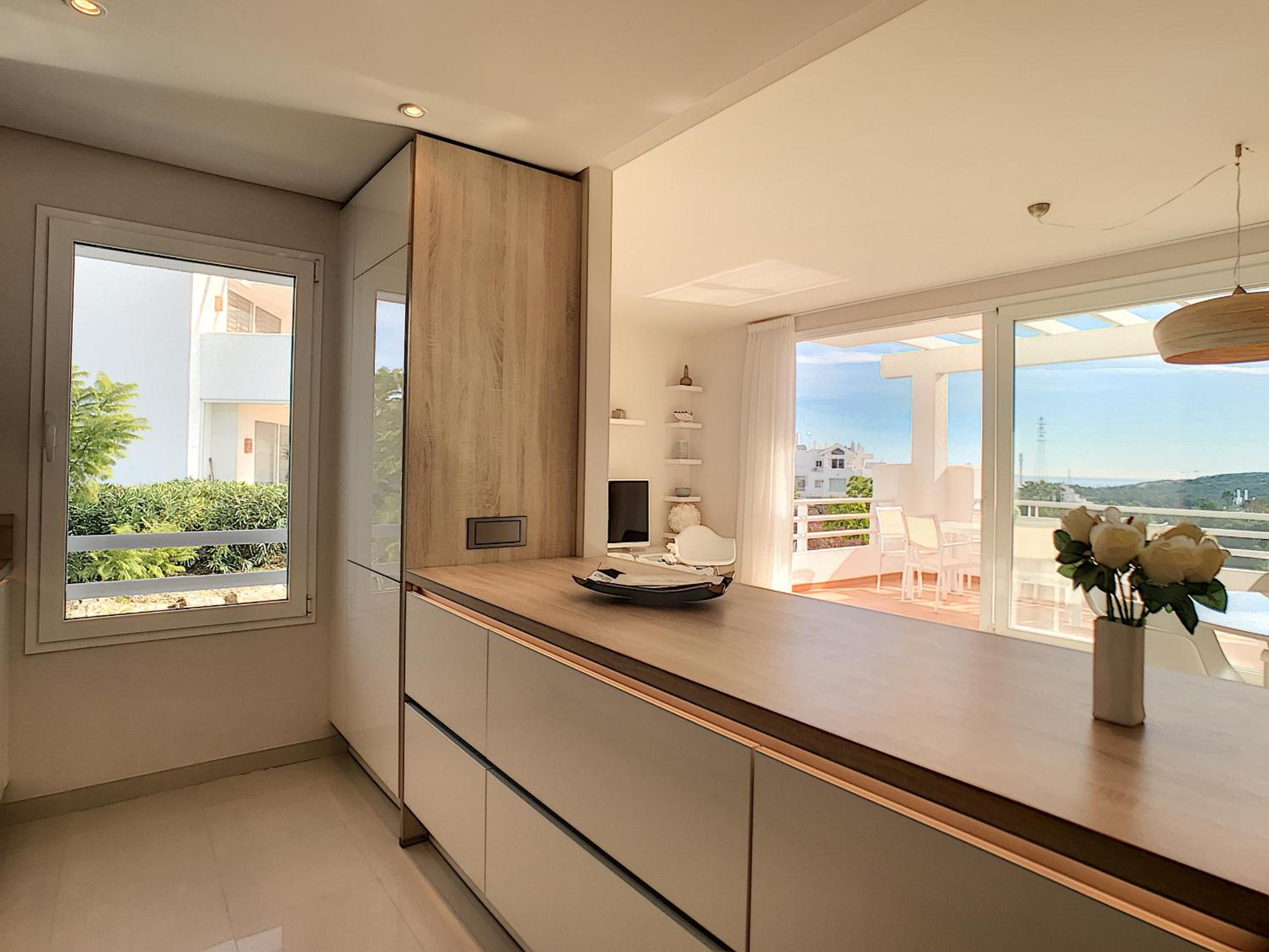 Alcazaba Lagoon en Estepona — kitchen