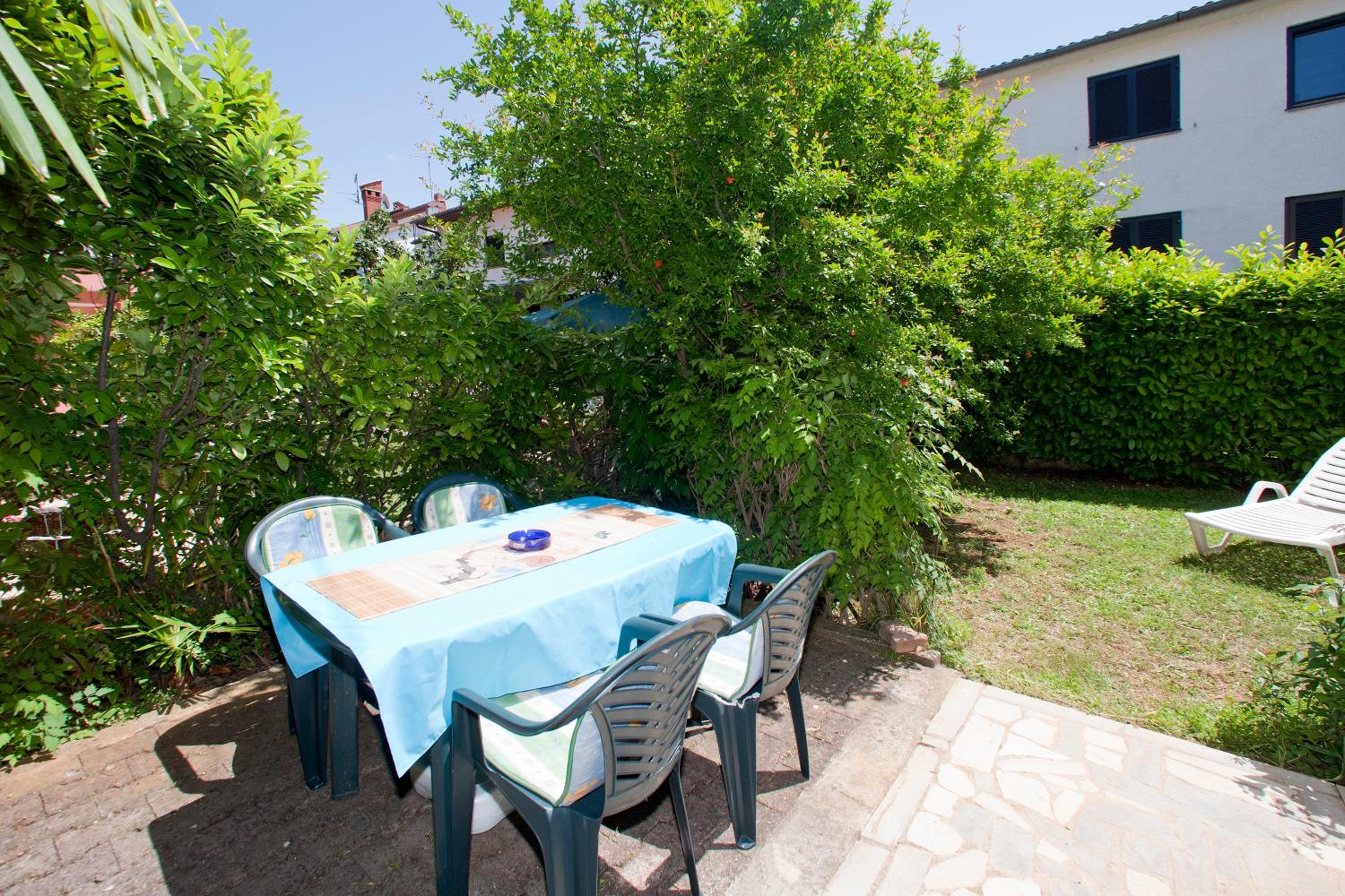 Apartments Mladenka