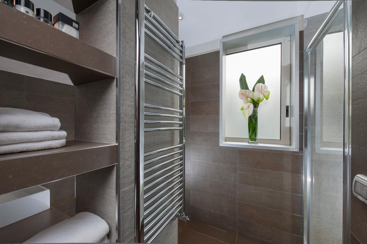 Daphne Suites