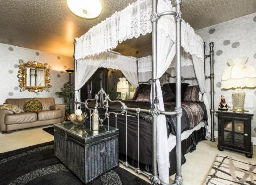 Matthews Manor Bed & Breakfast 3