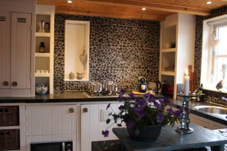 COSY & NATURAL COTTAGE with FIREPLACE and GARDEN view 2