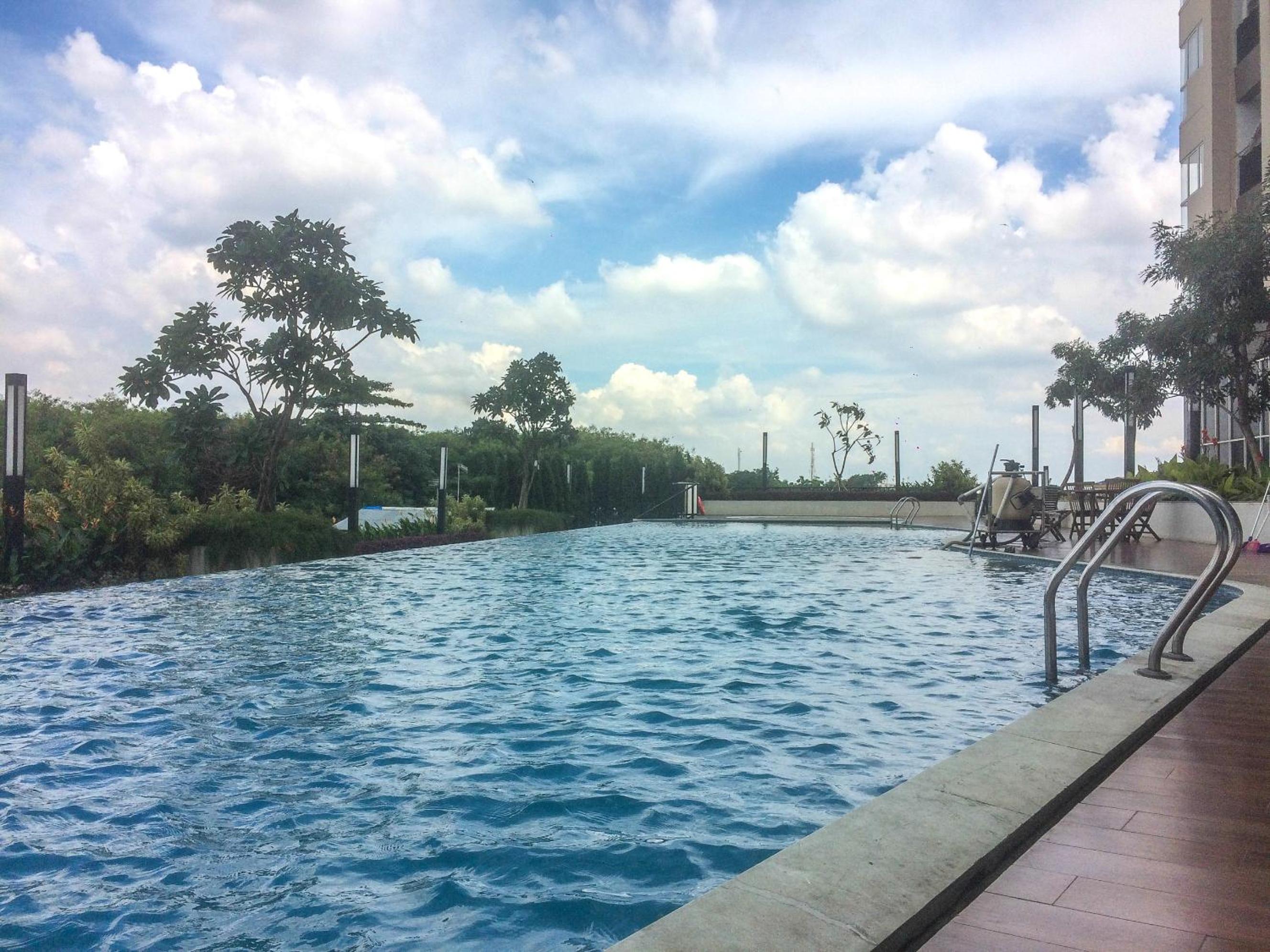 Well Equipped Studio at The Oasis Apartment Cikarang By Travelio