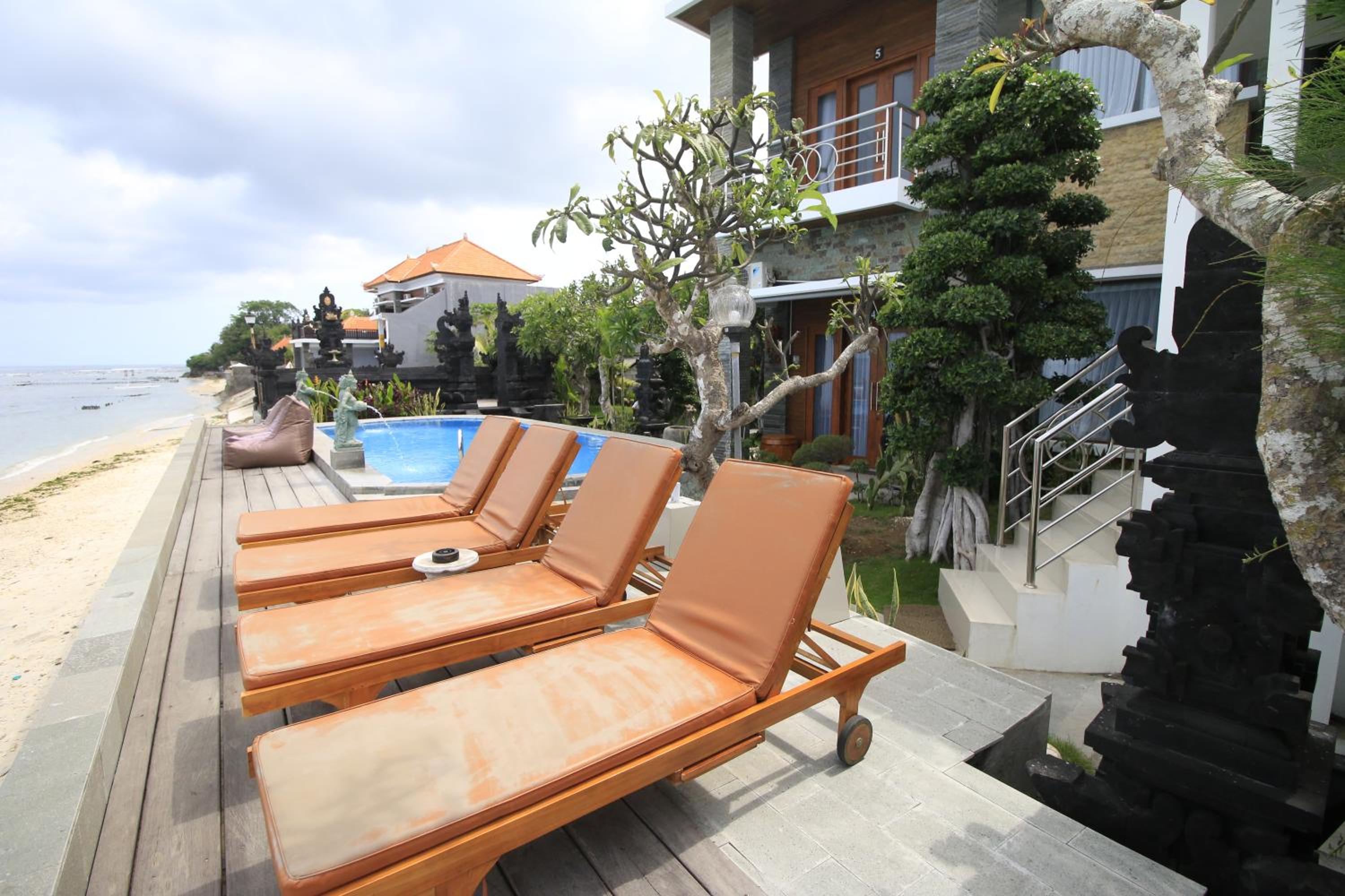 Green Beach Inn