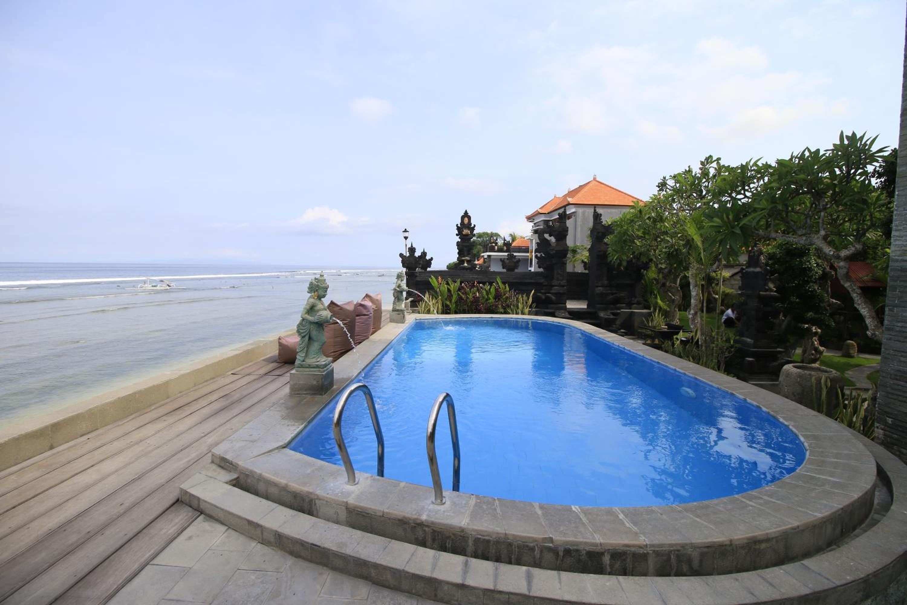 Green Beach Inn