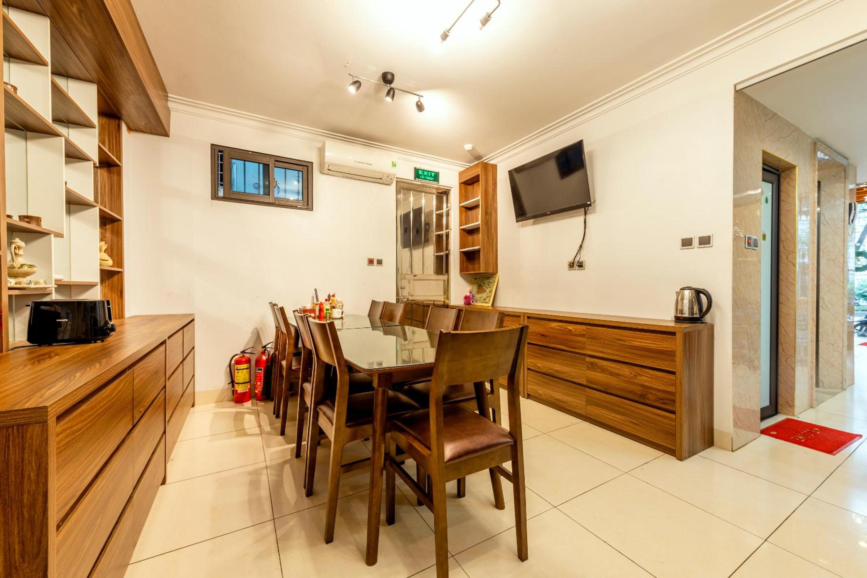 Westlake Tay Ho Hotel 696 Lạc Long Quân
