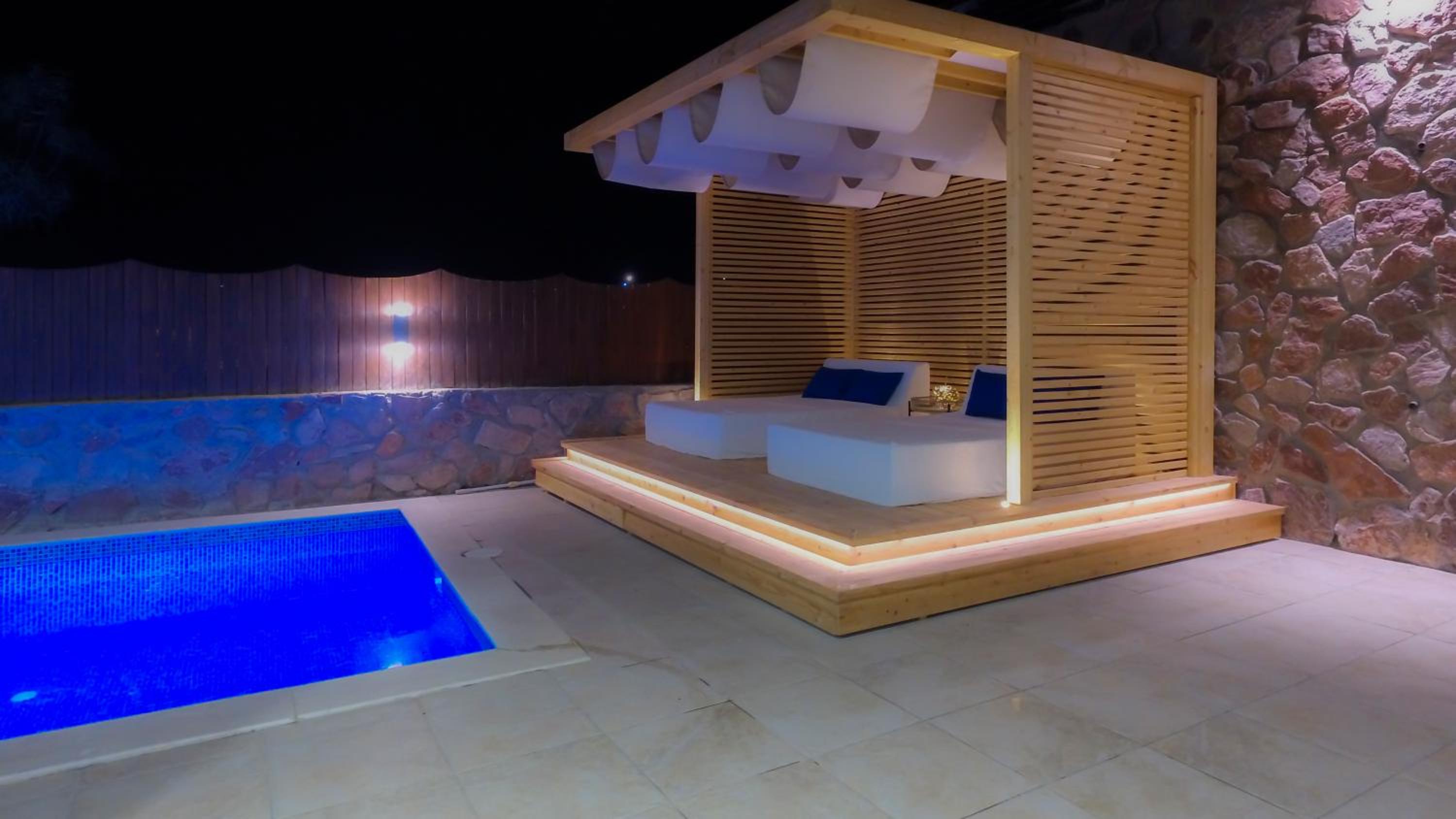 Luxury Suite by the pool